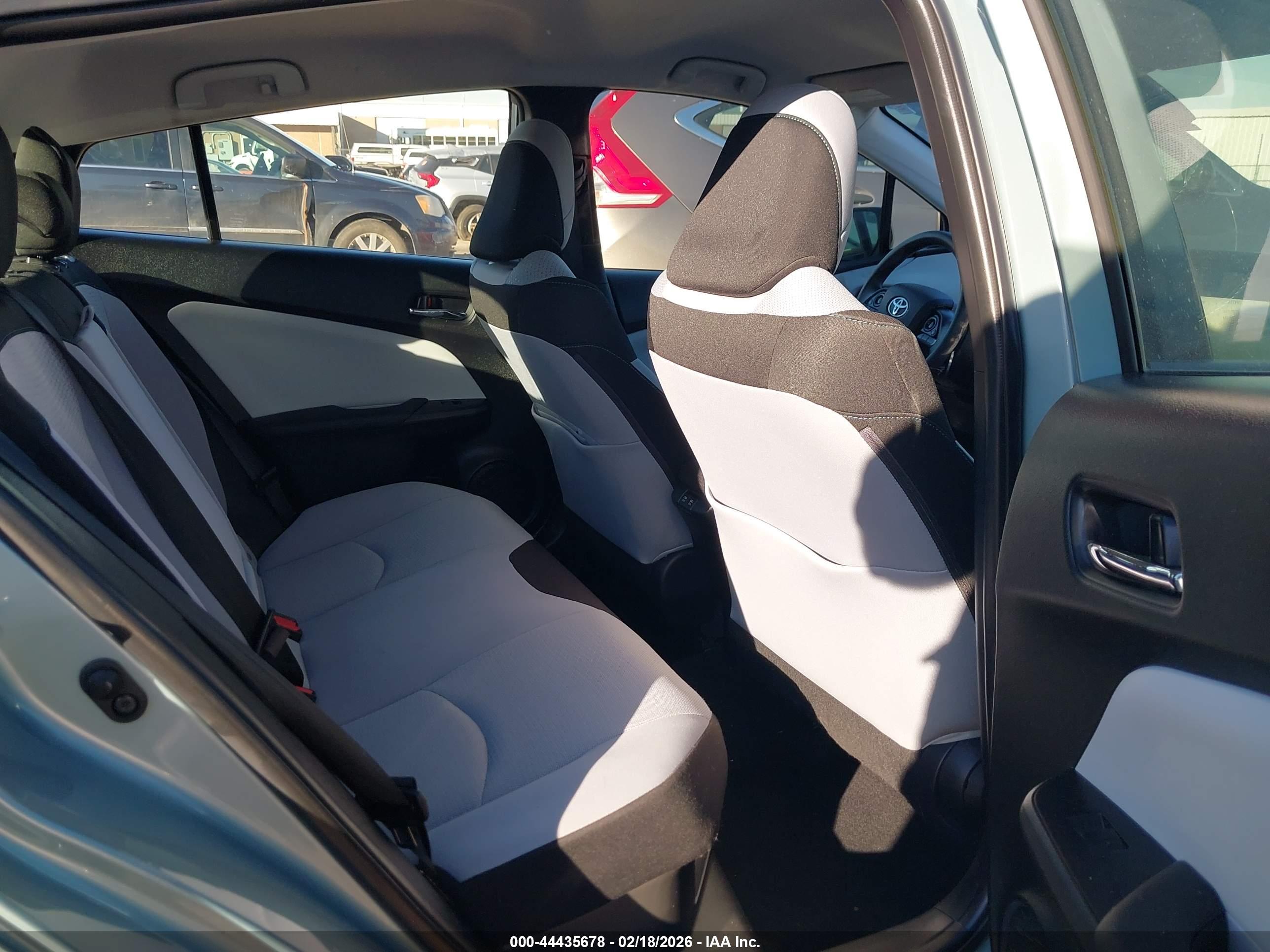 TOYOTA PRIUS image 8