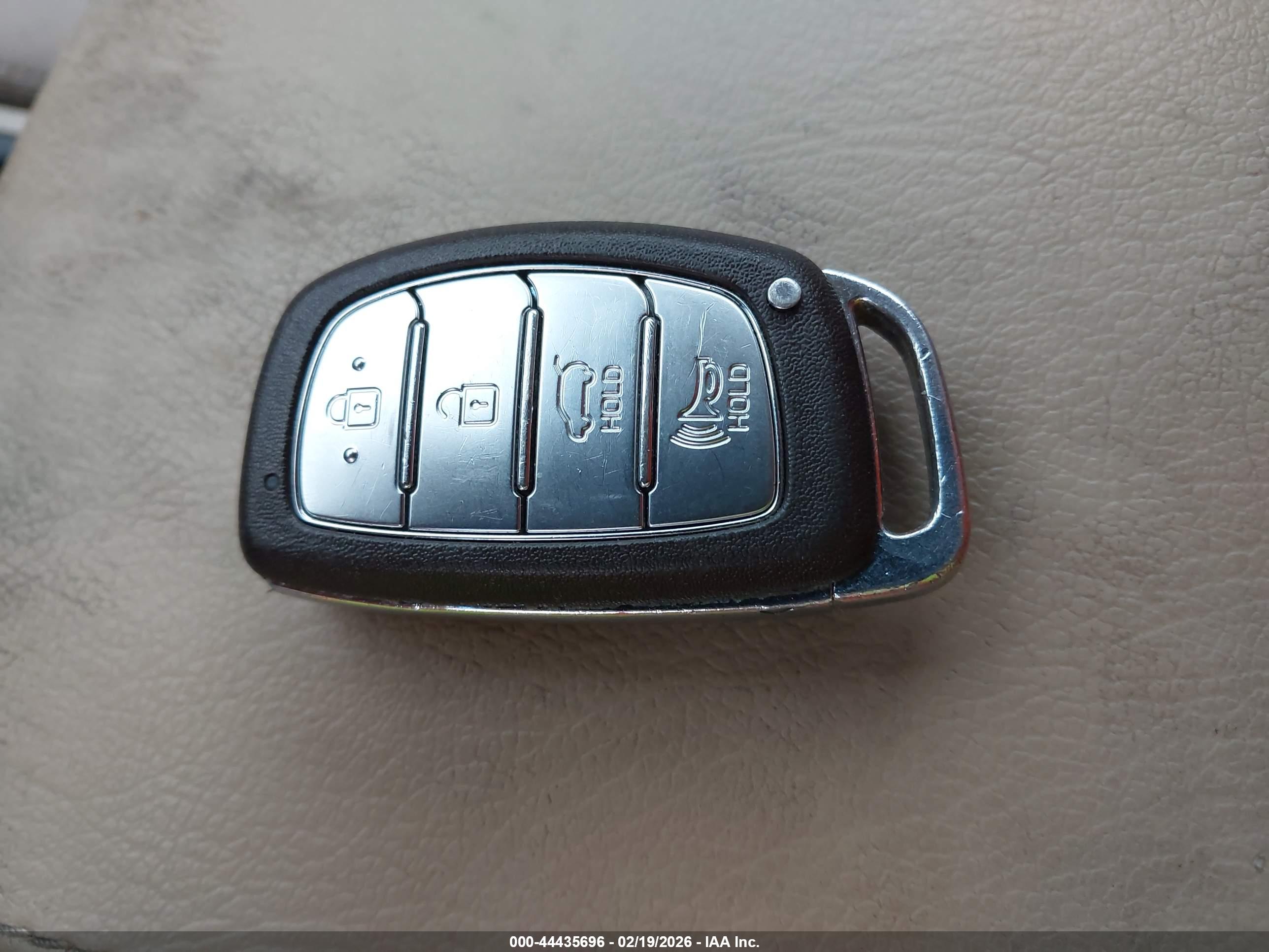 HYUNDAI TUCSON image 11
