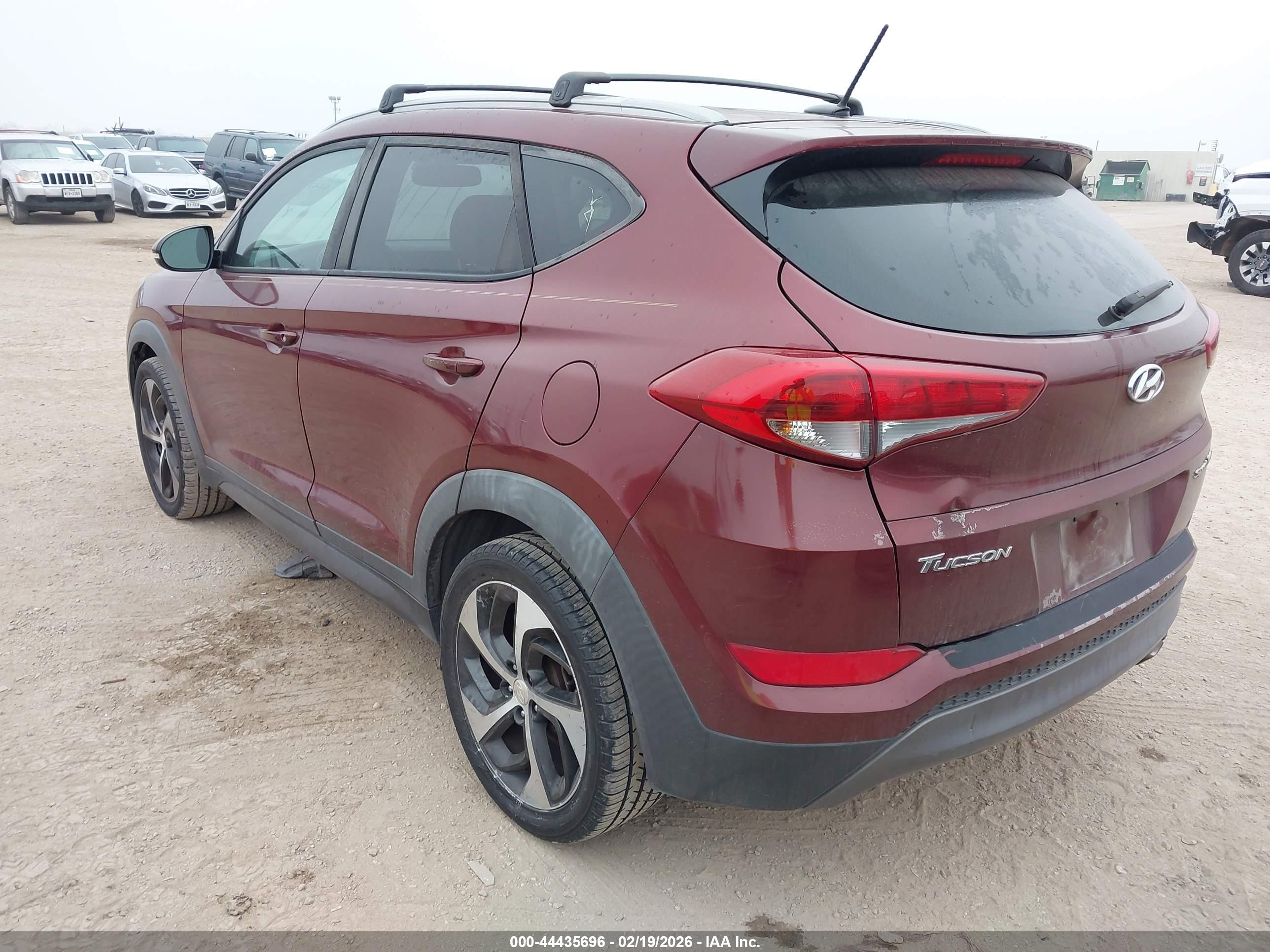 HYUNDAI TUCSON image 3