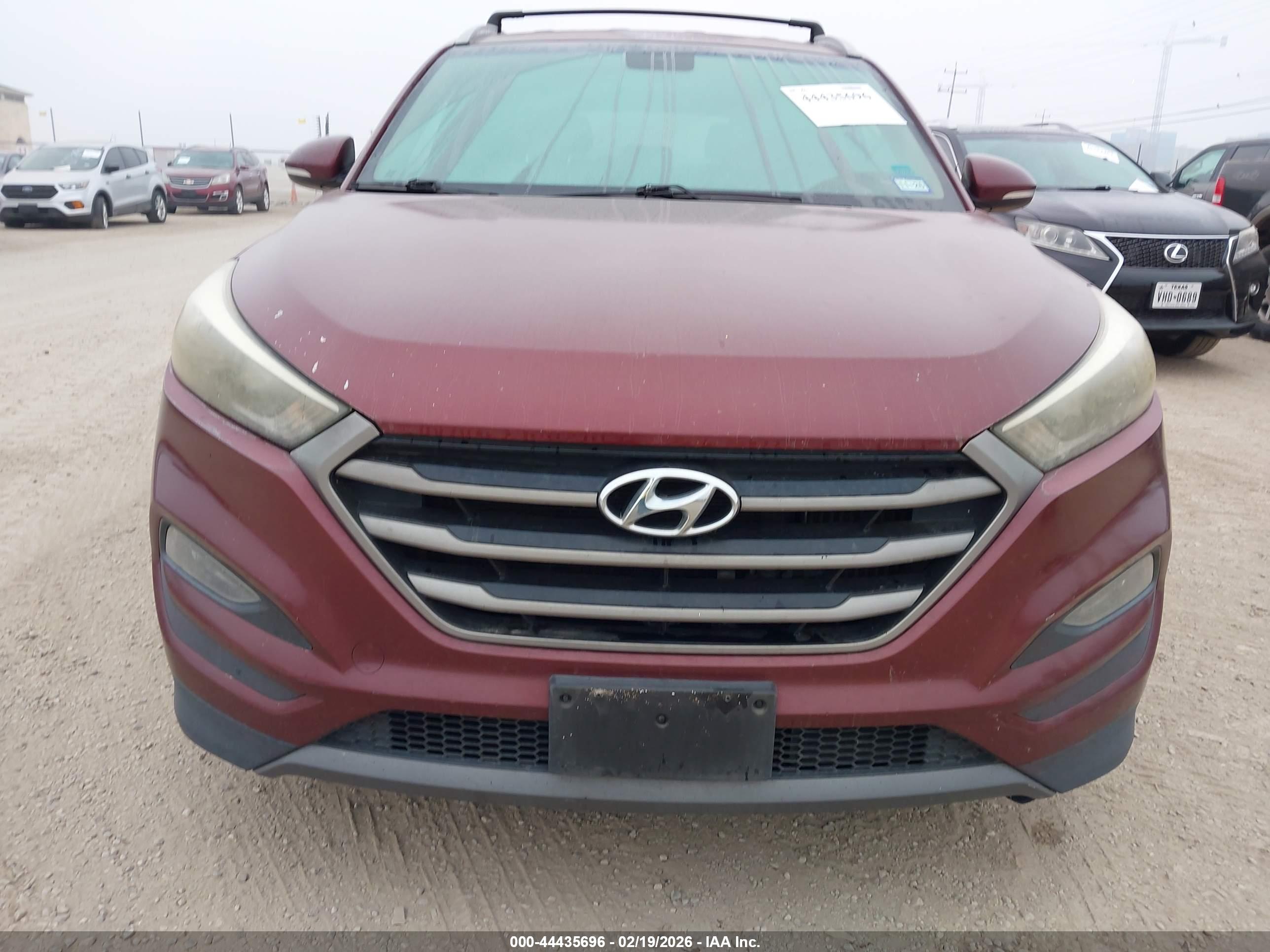 HYUNDAI TUCSON image 6