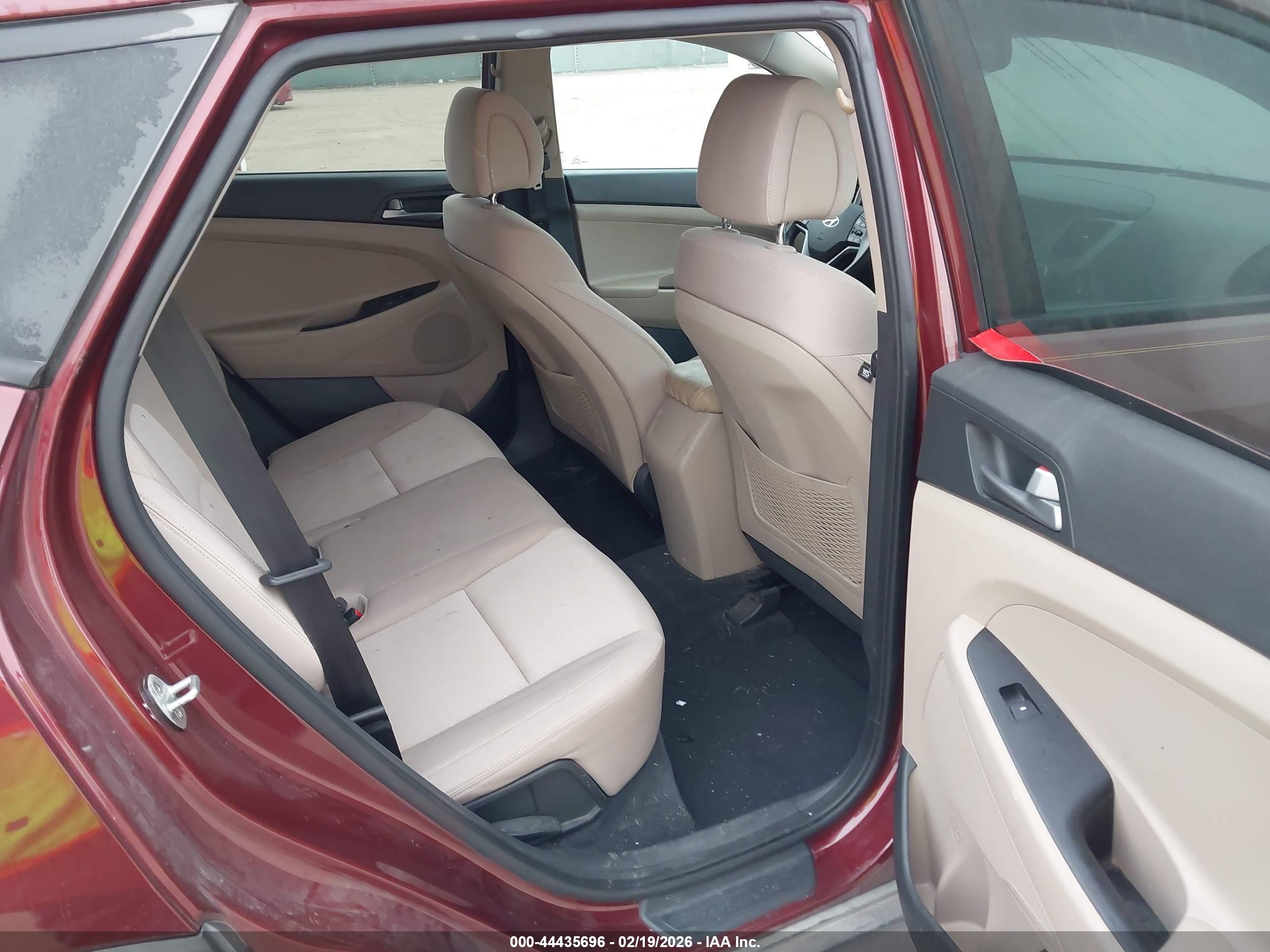 HYUNDAI TUCSON image 8