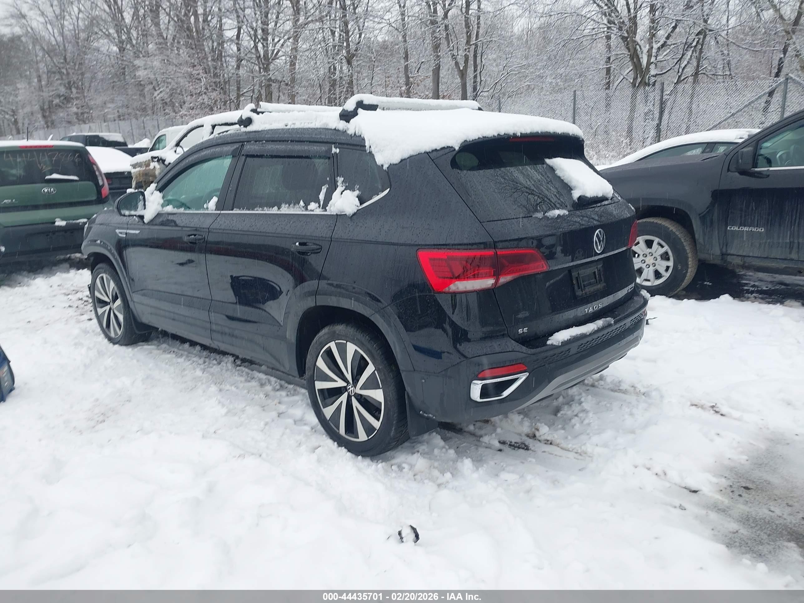 VOLKSWAGEN TAOS image 3
