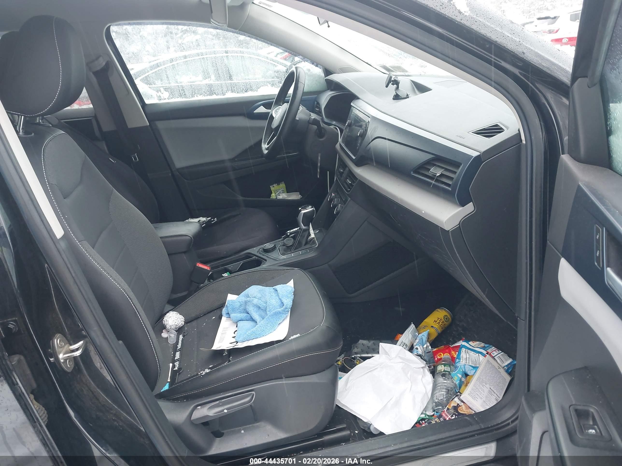 VOLKSWAGEN TAOS image 5