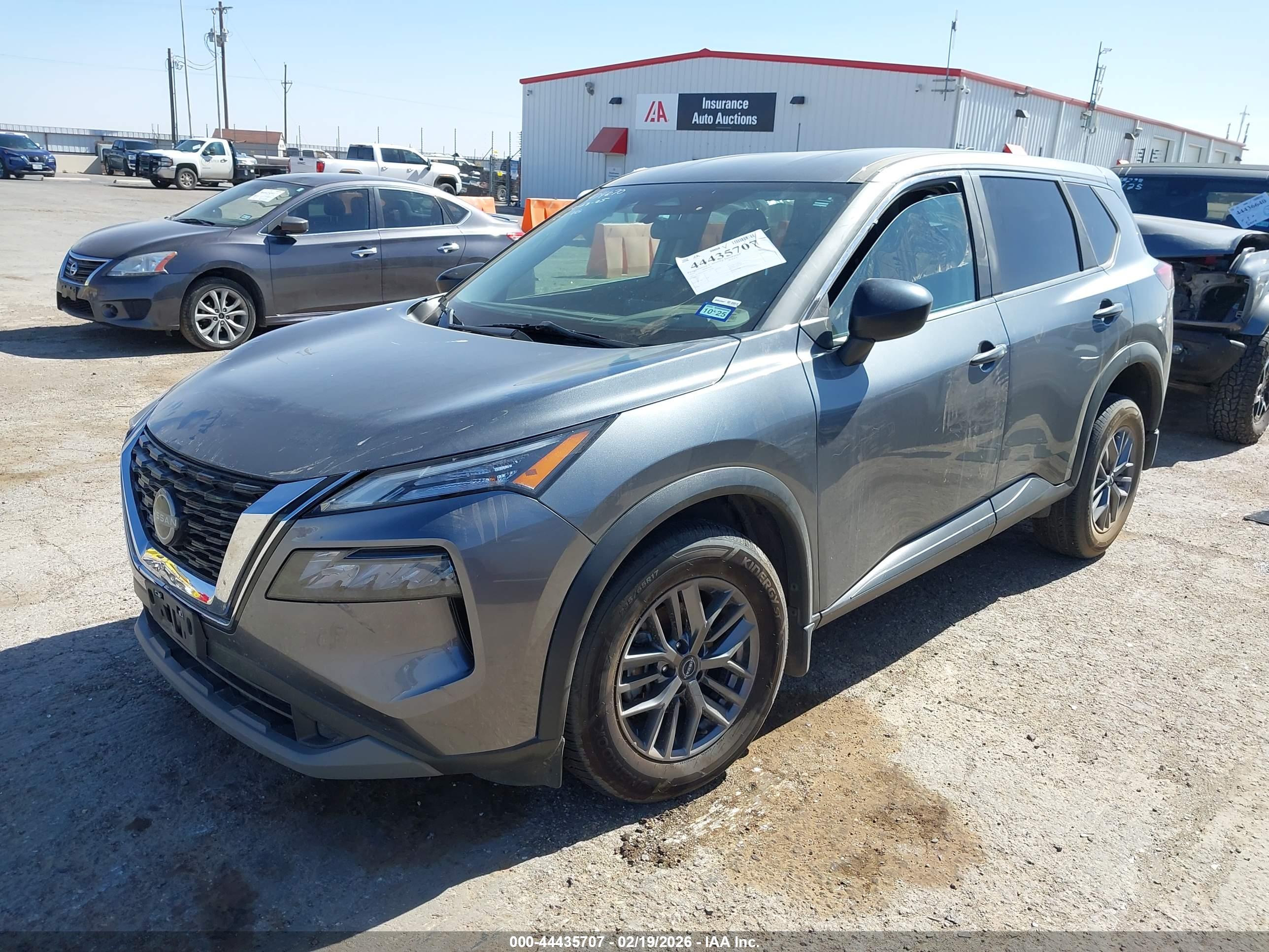 NISSAN ROGUE image 2