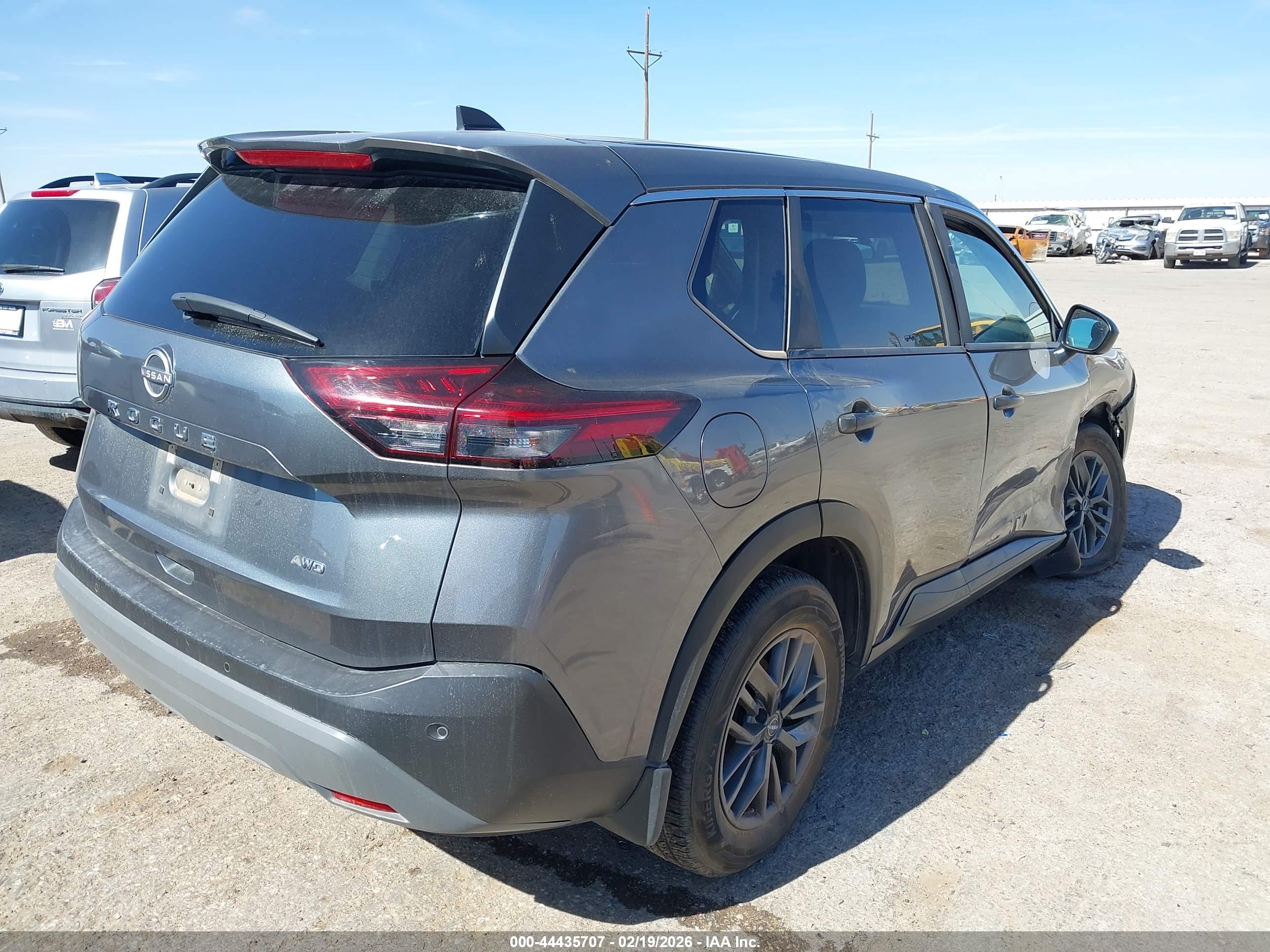 NISSAN ROGUE image 4