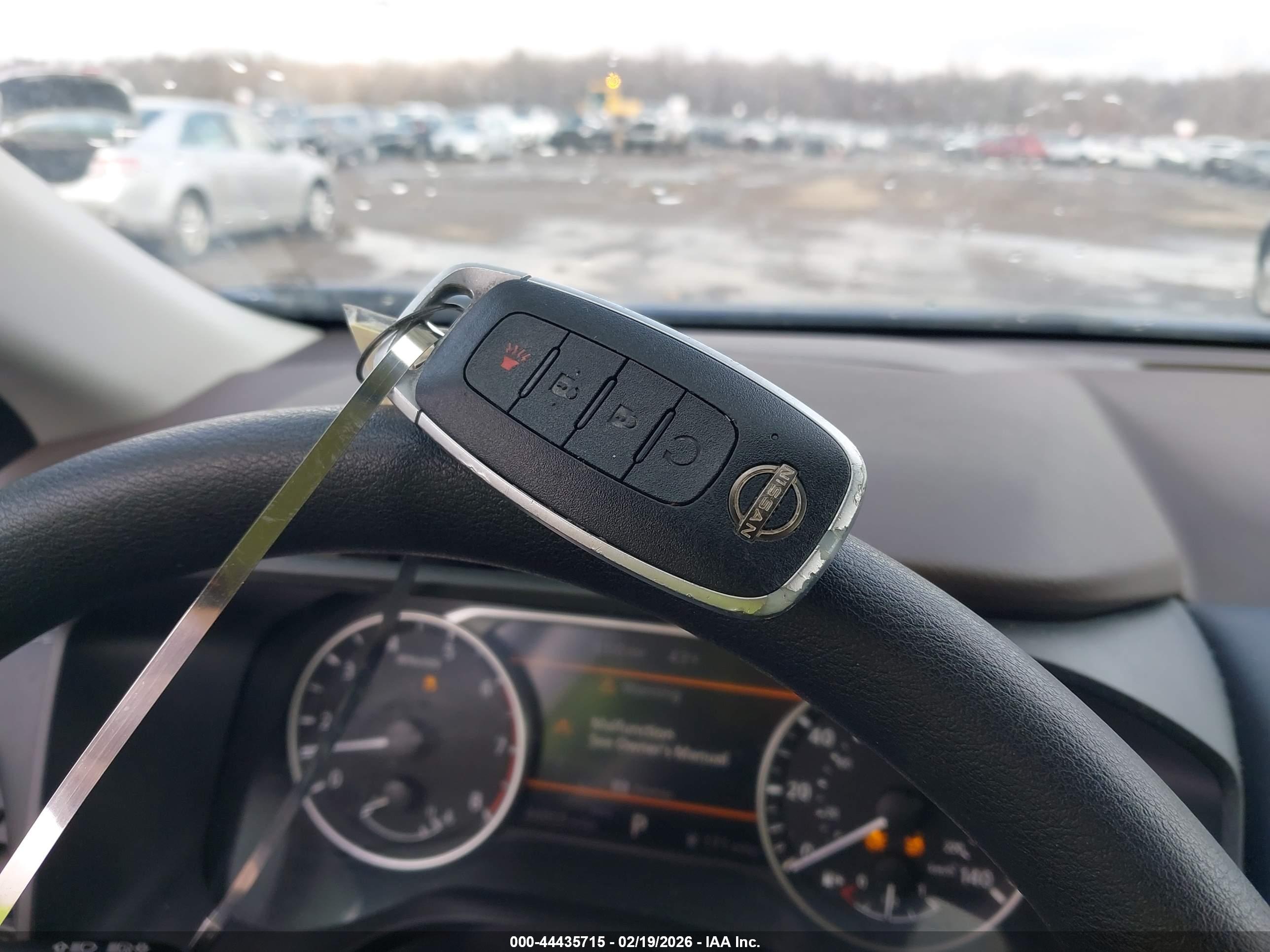 NISSAN ROGUE image 11