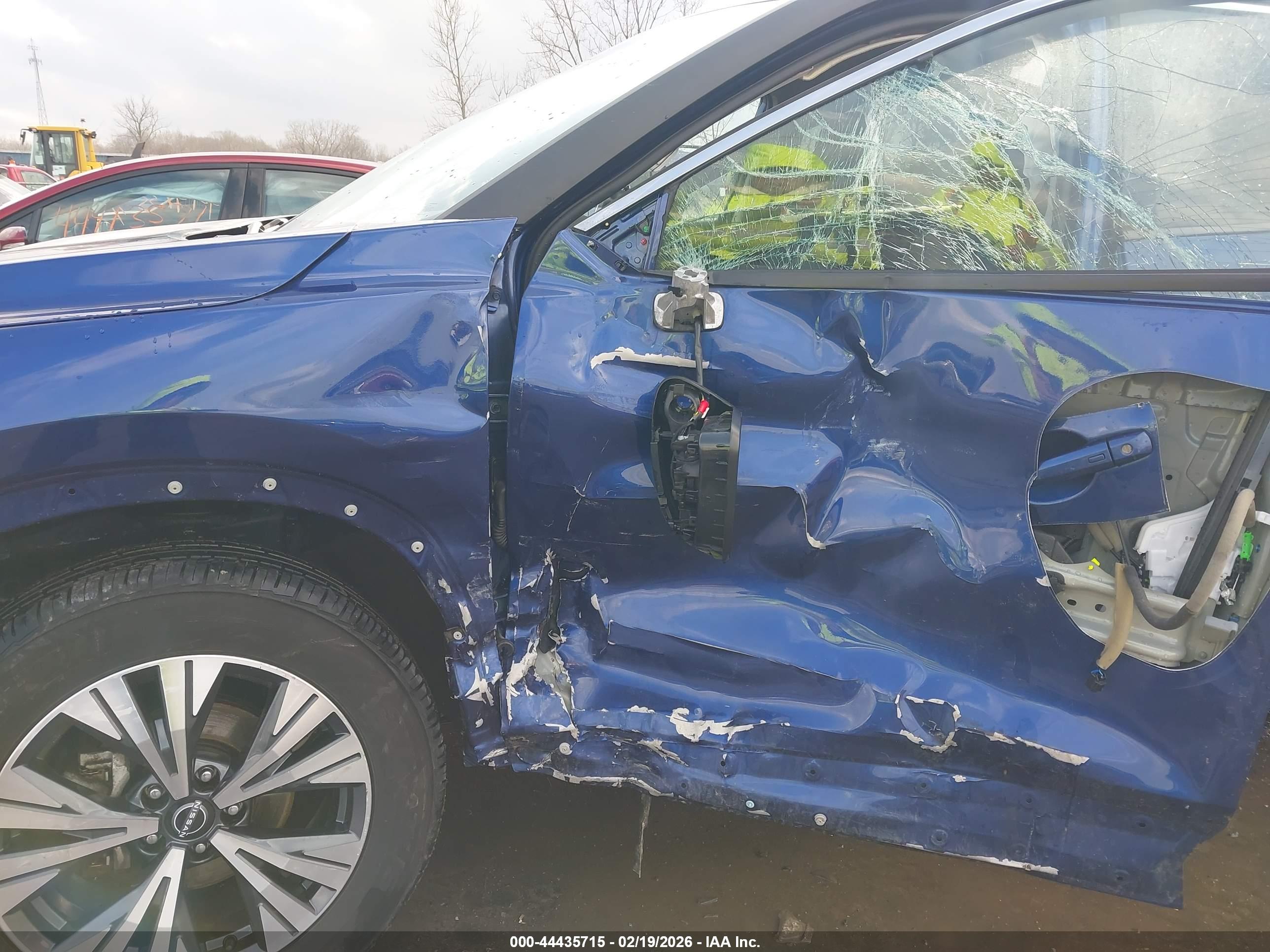 NISSAN ROGUE image 6