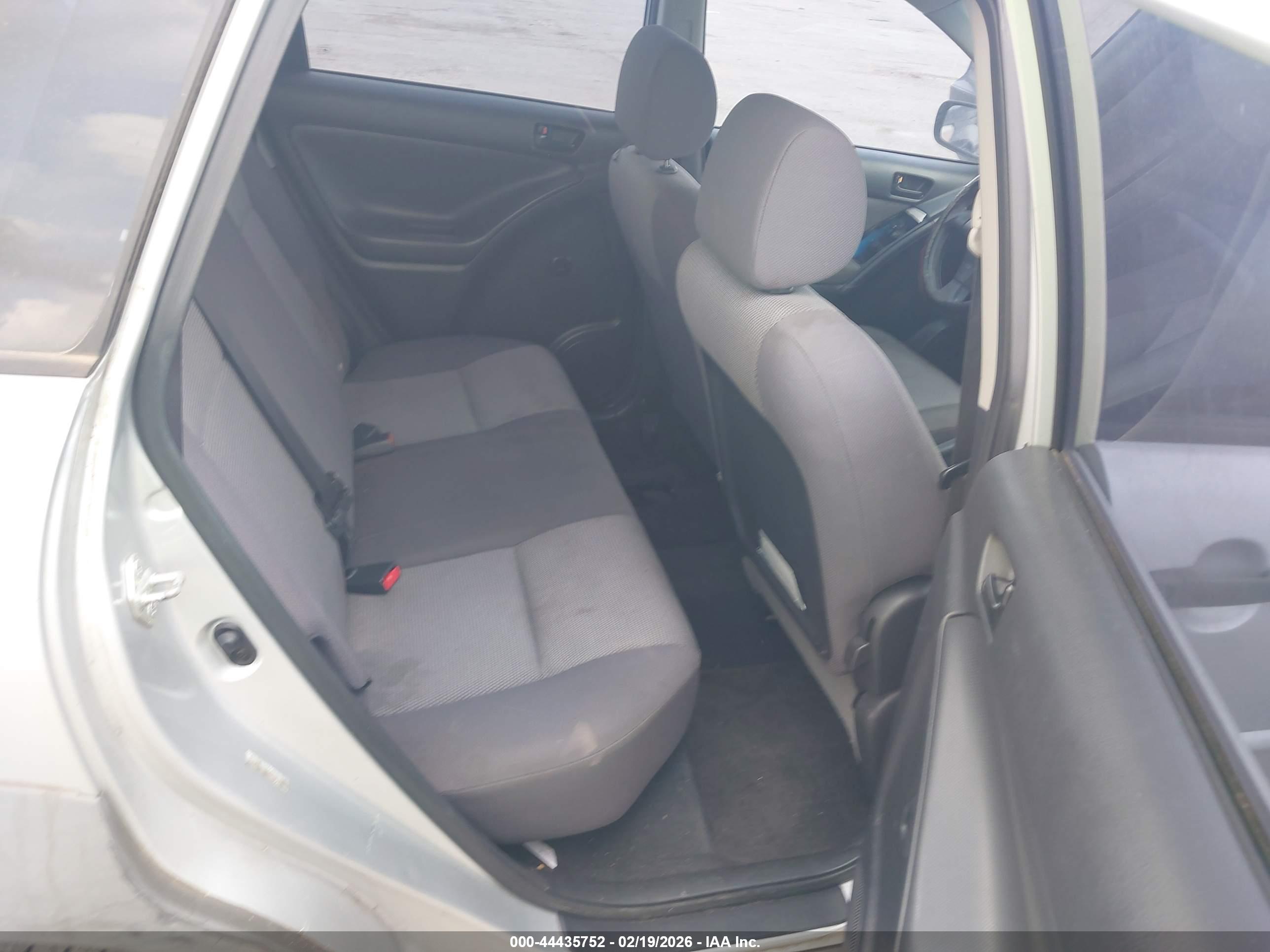 PONTIAC VIBE image 8