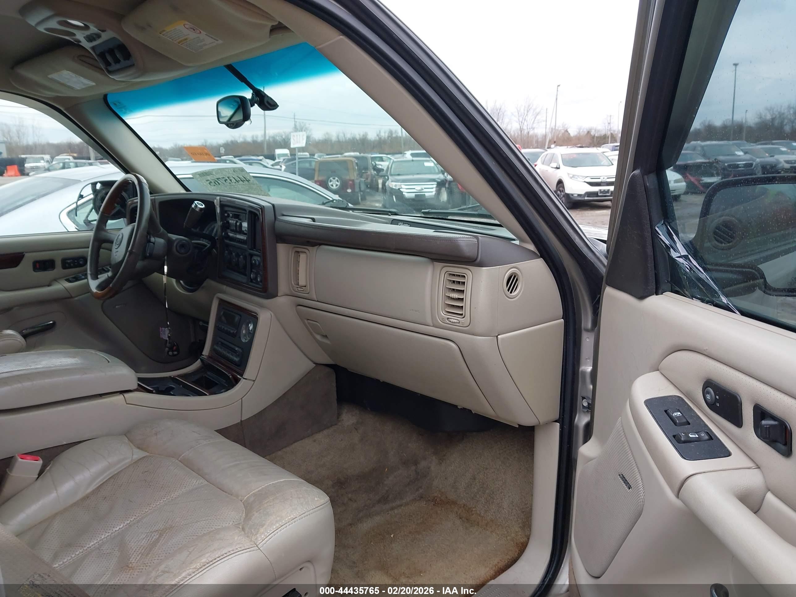 CADILLAC ESCALADE image 5