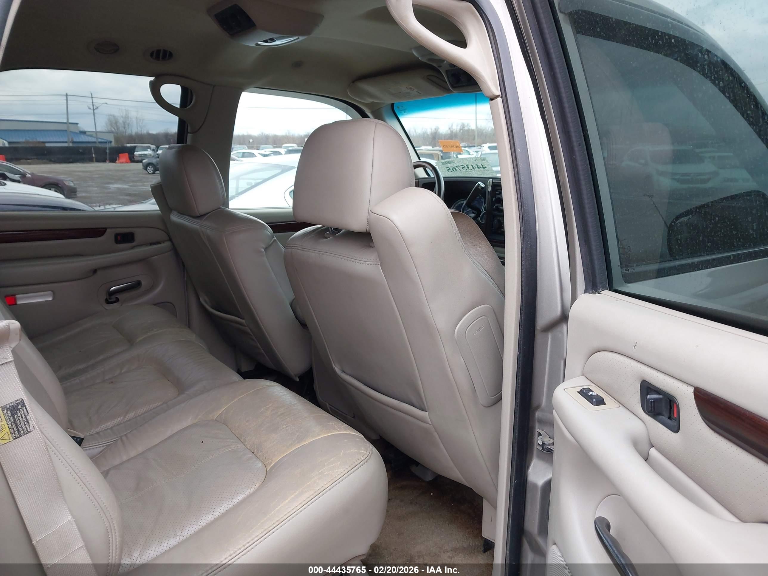 CADILLAC ESCALADE image 8