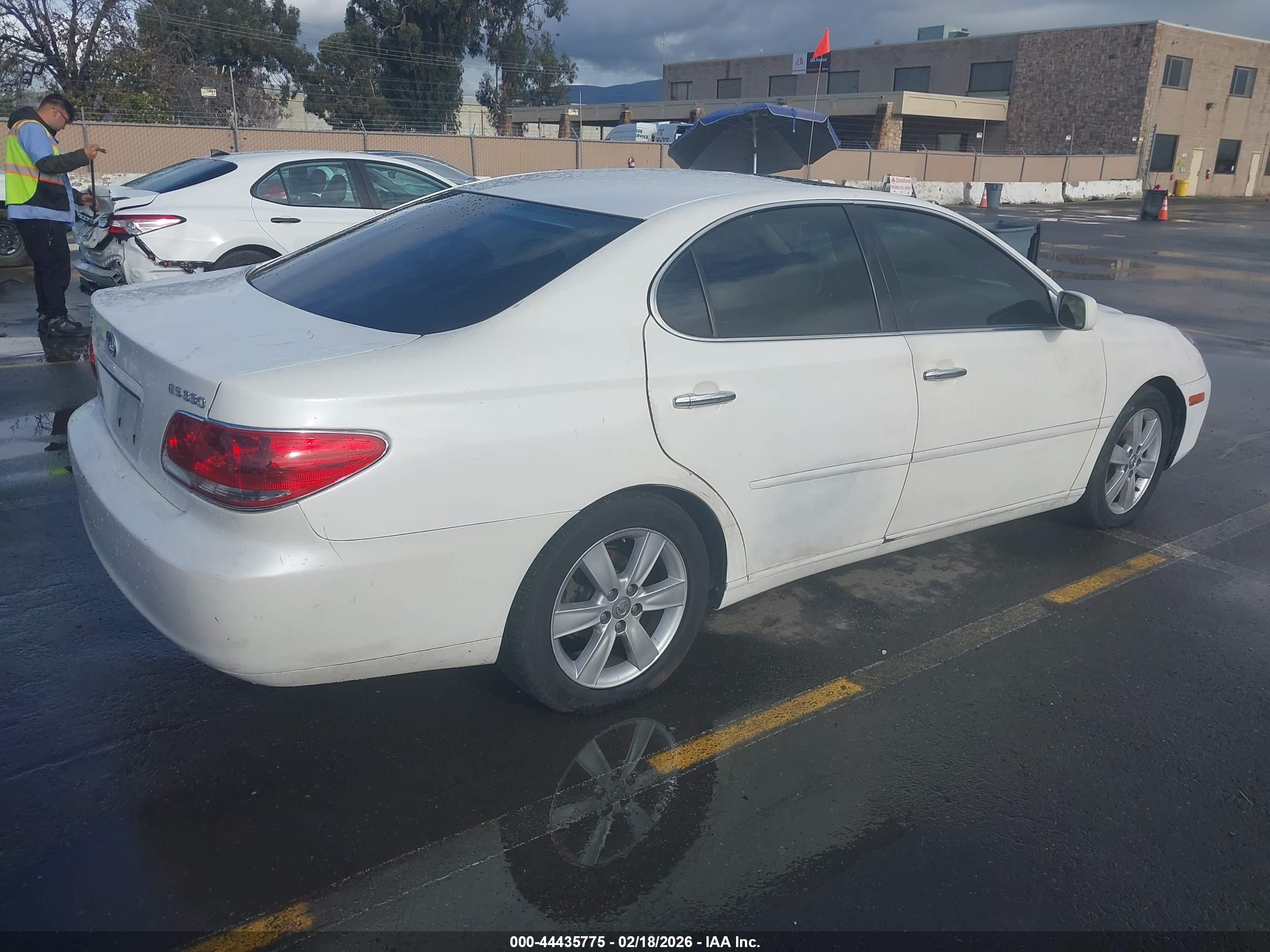 LEXUS ES image 4