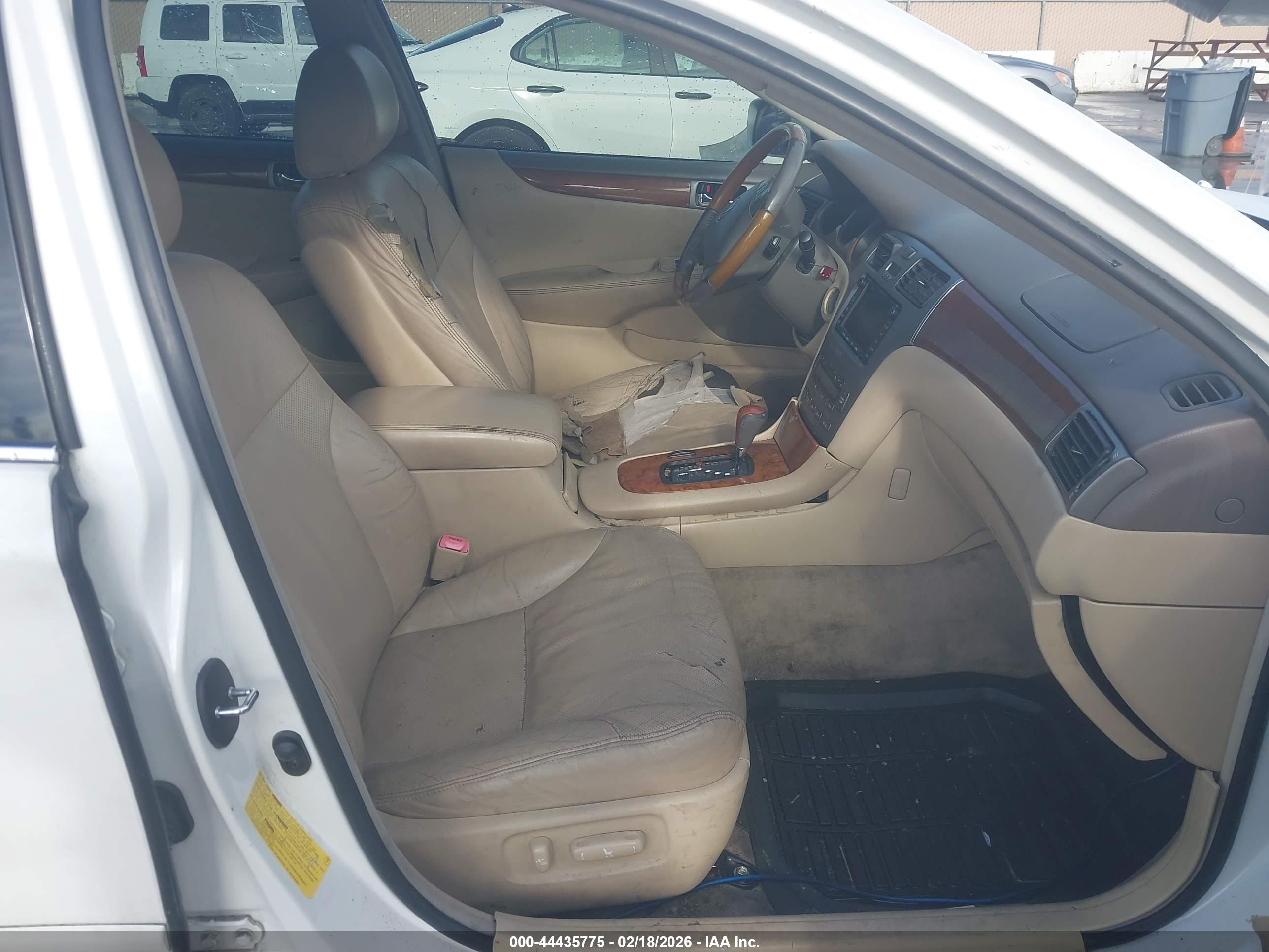 LEXUS ES image 5