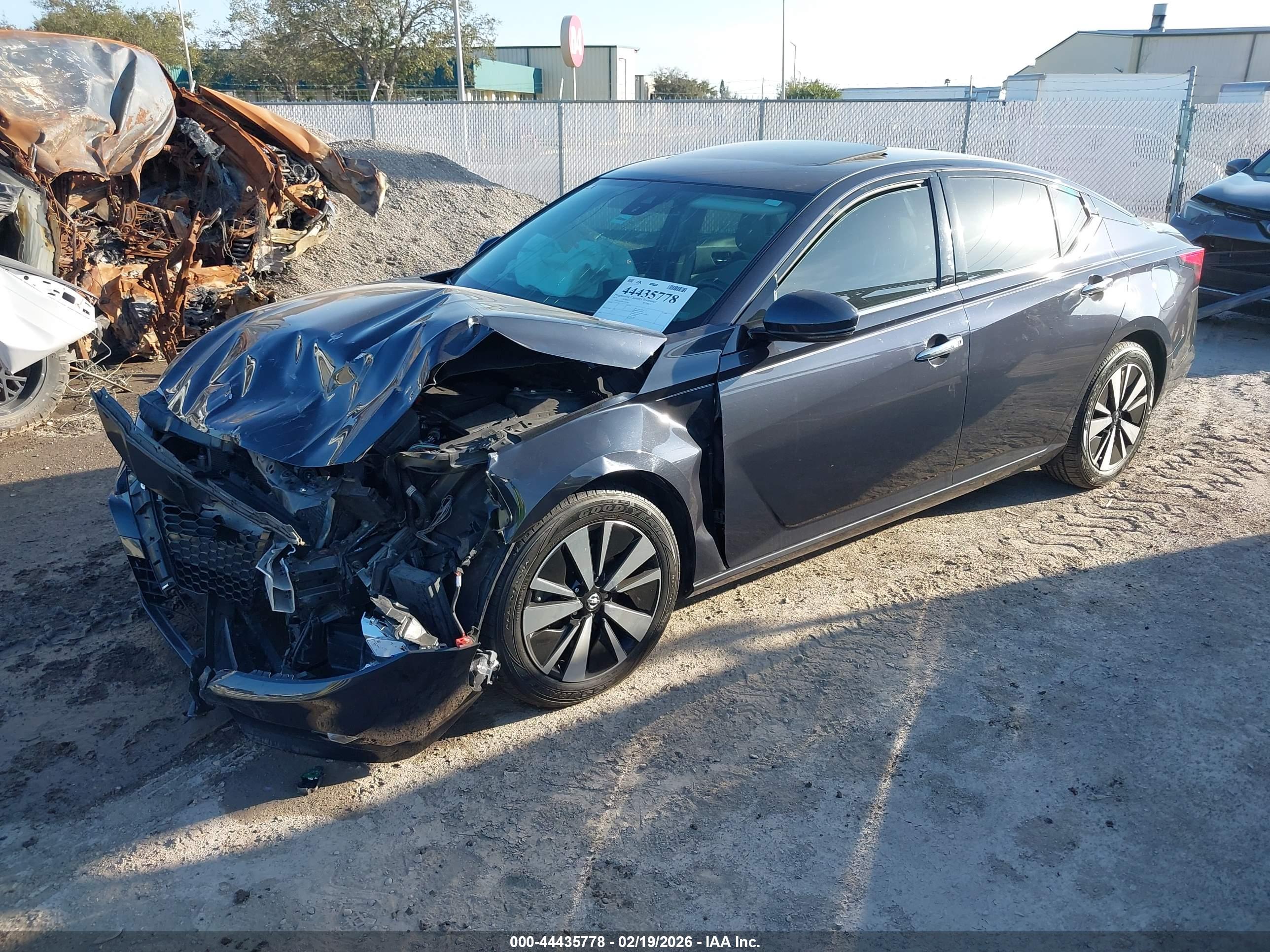 NISSAN ALTIMA image 2