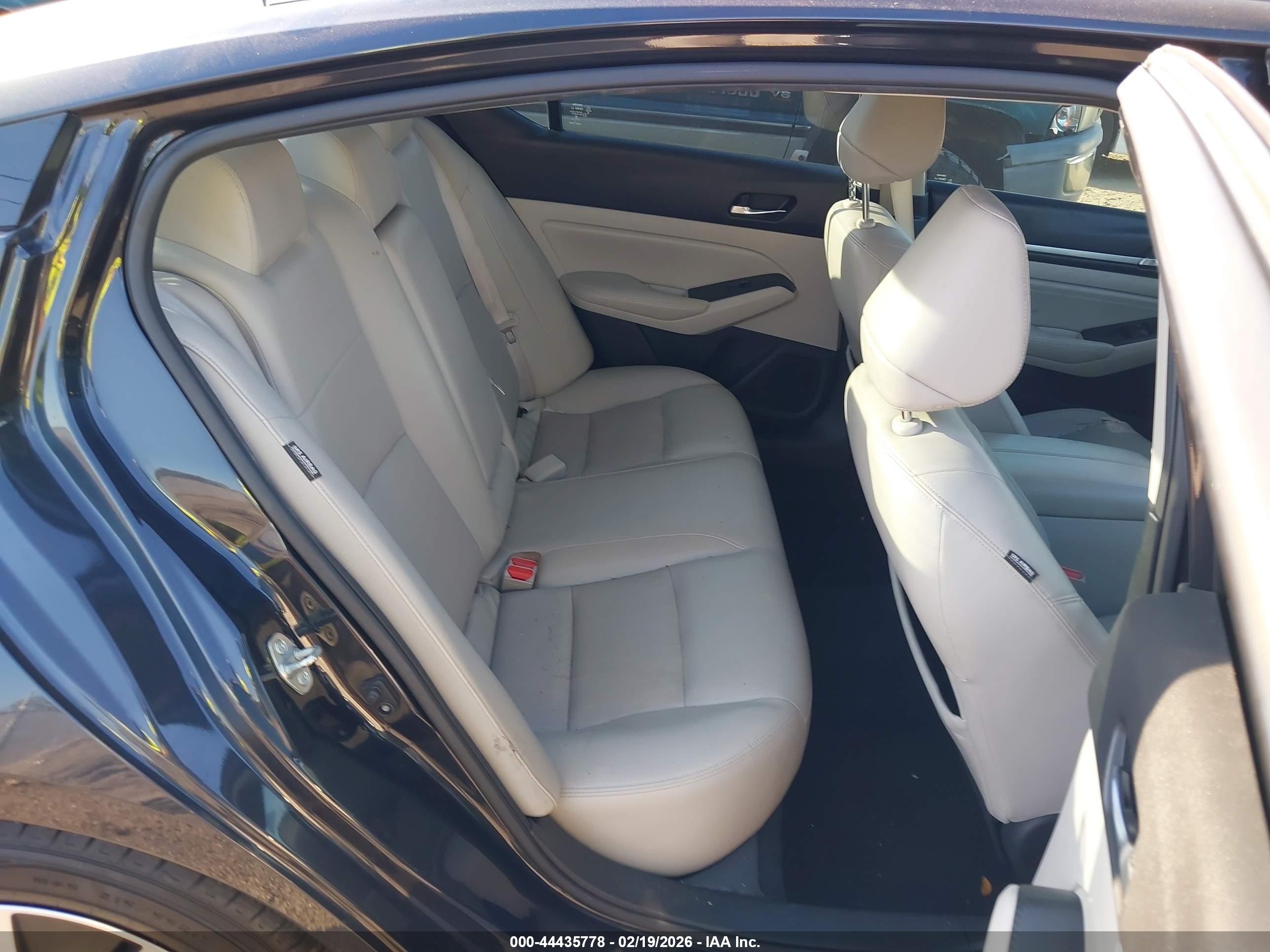 NISSAN ALTIMA image 8