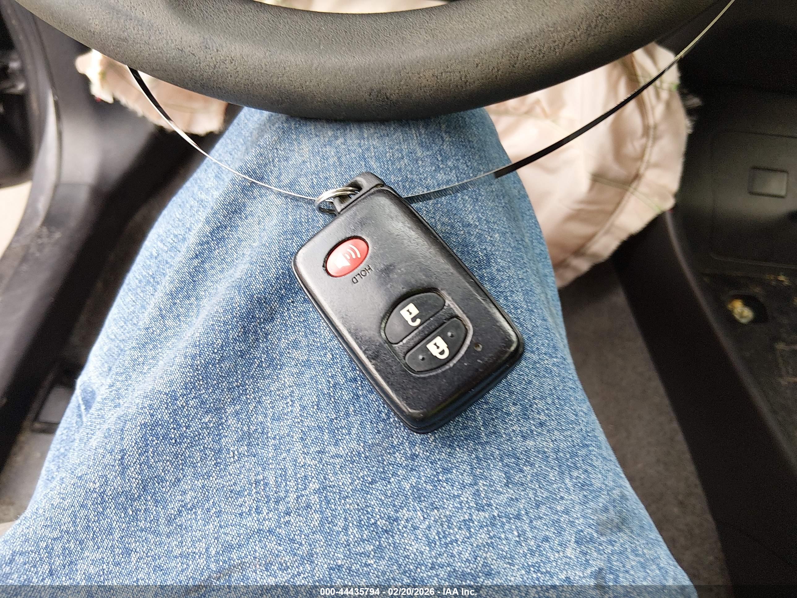 TOYOTA PRIUS image 11