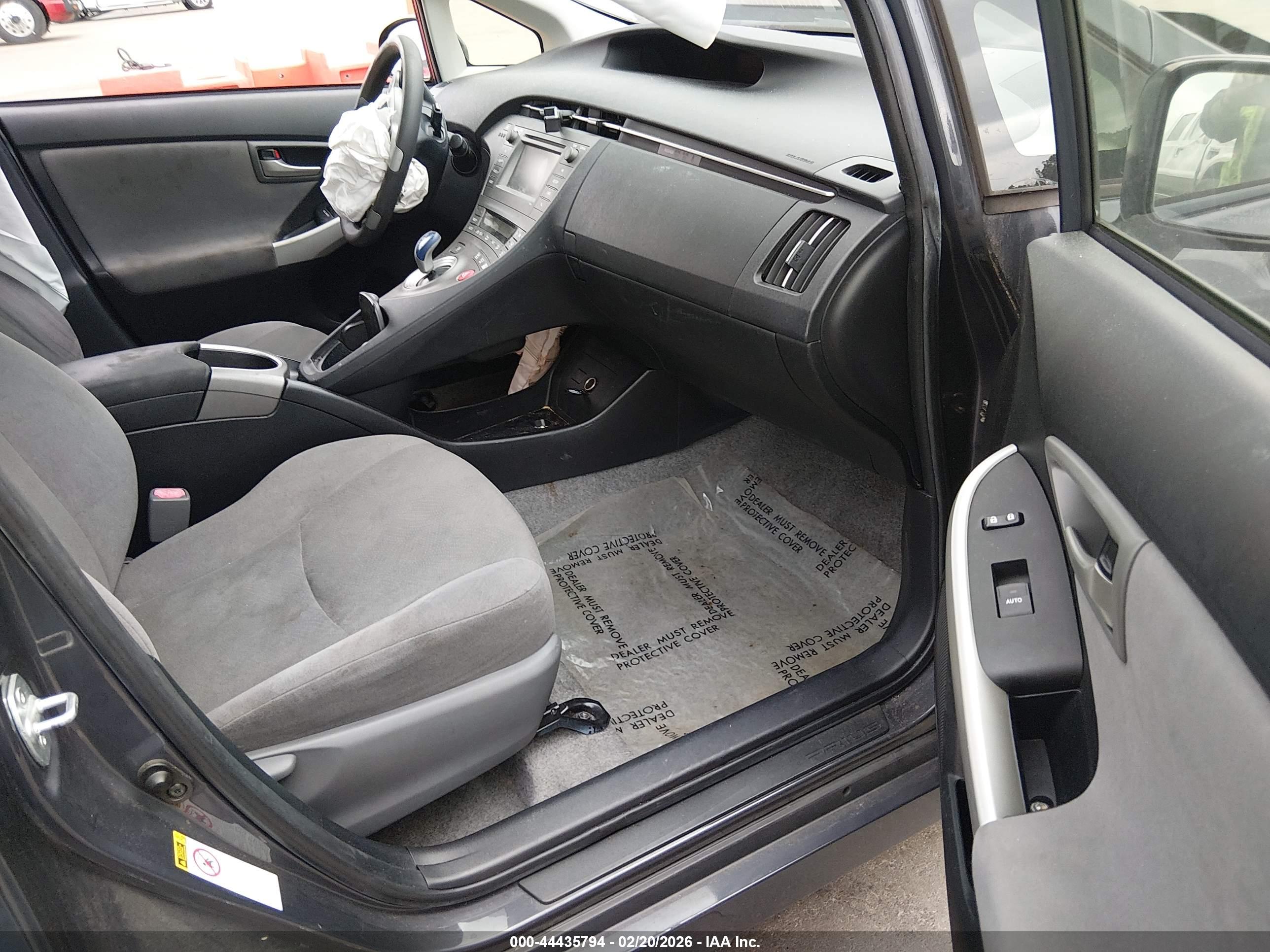 TOYOTA PRIUS image 5
