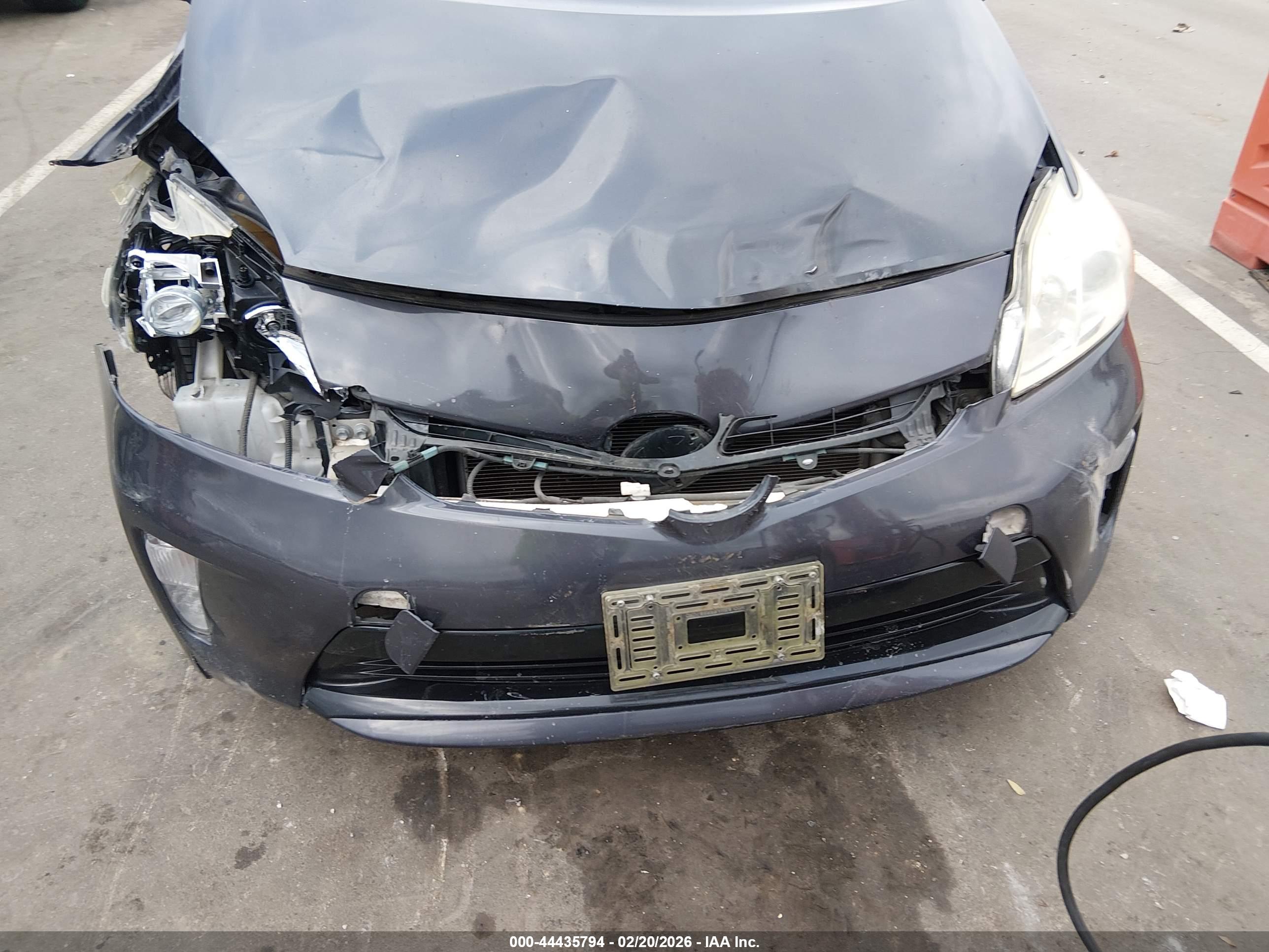 TOYOTA PRIUS image 6