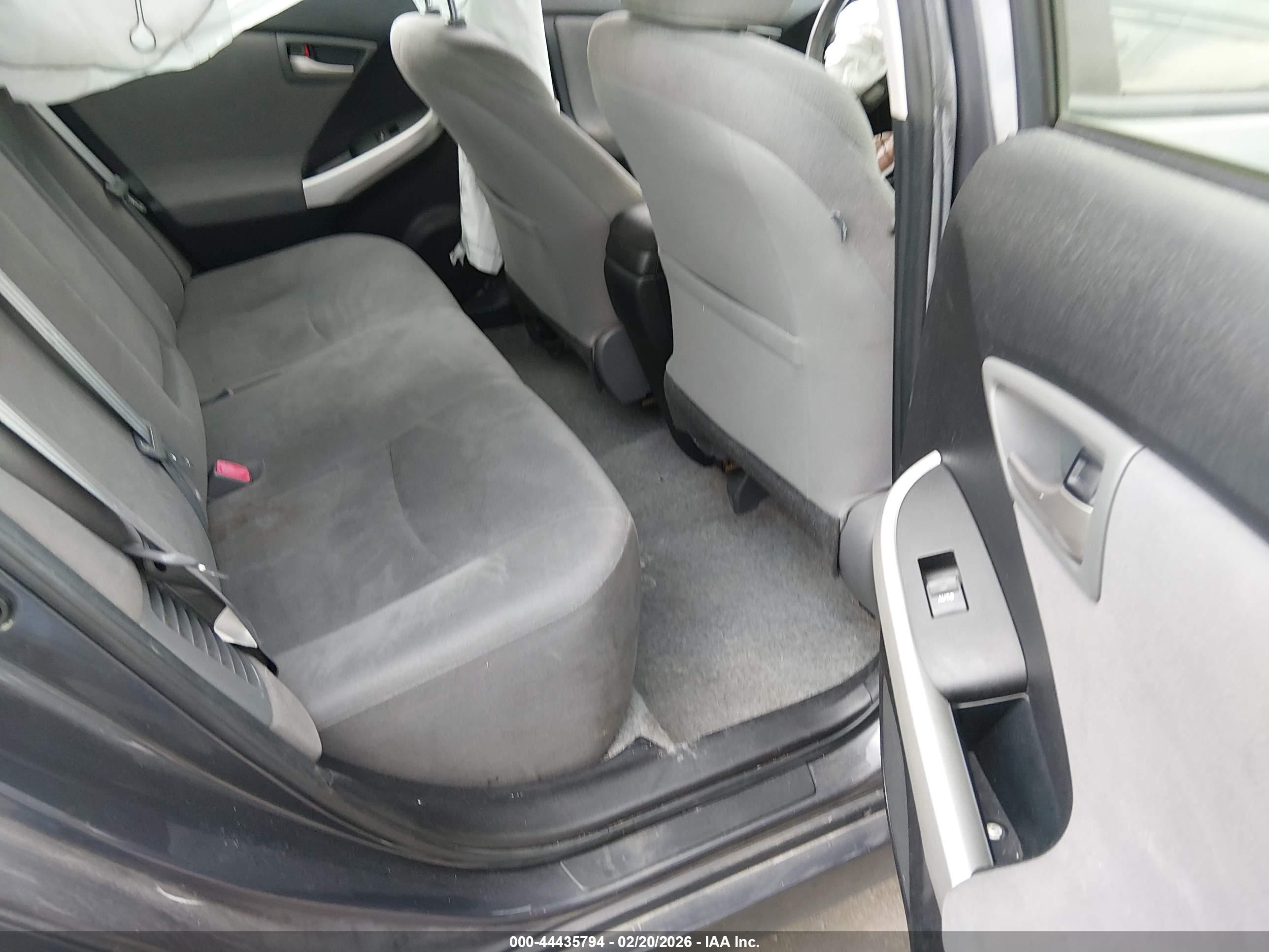 TOYOTA PRIUS image 8