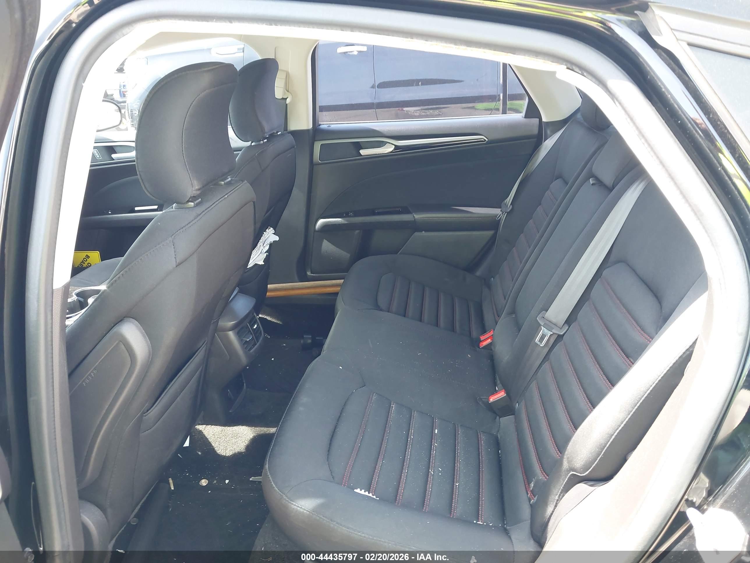 FORD FUSION image 8
