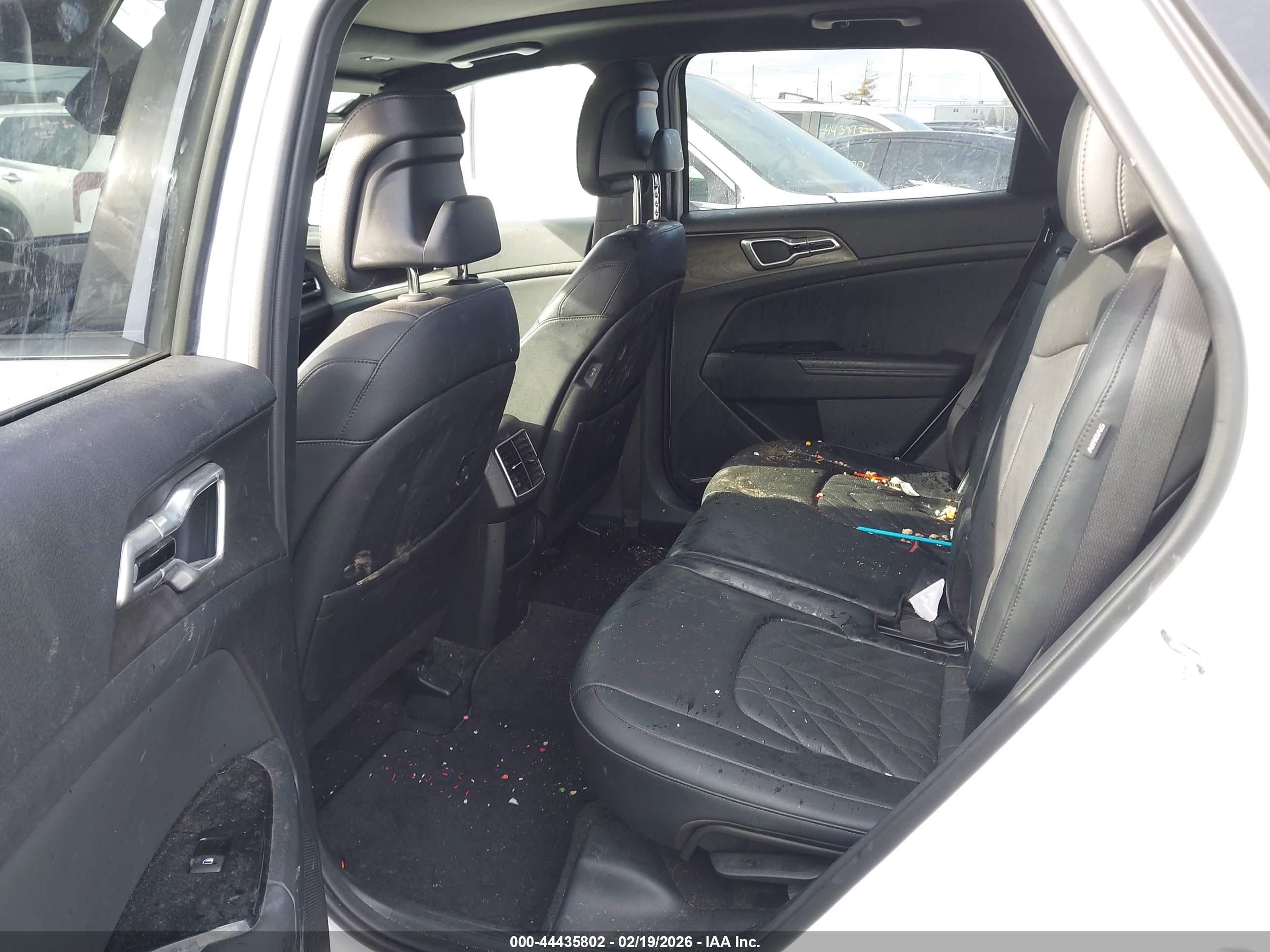 KIA SPORTAGE image 8