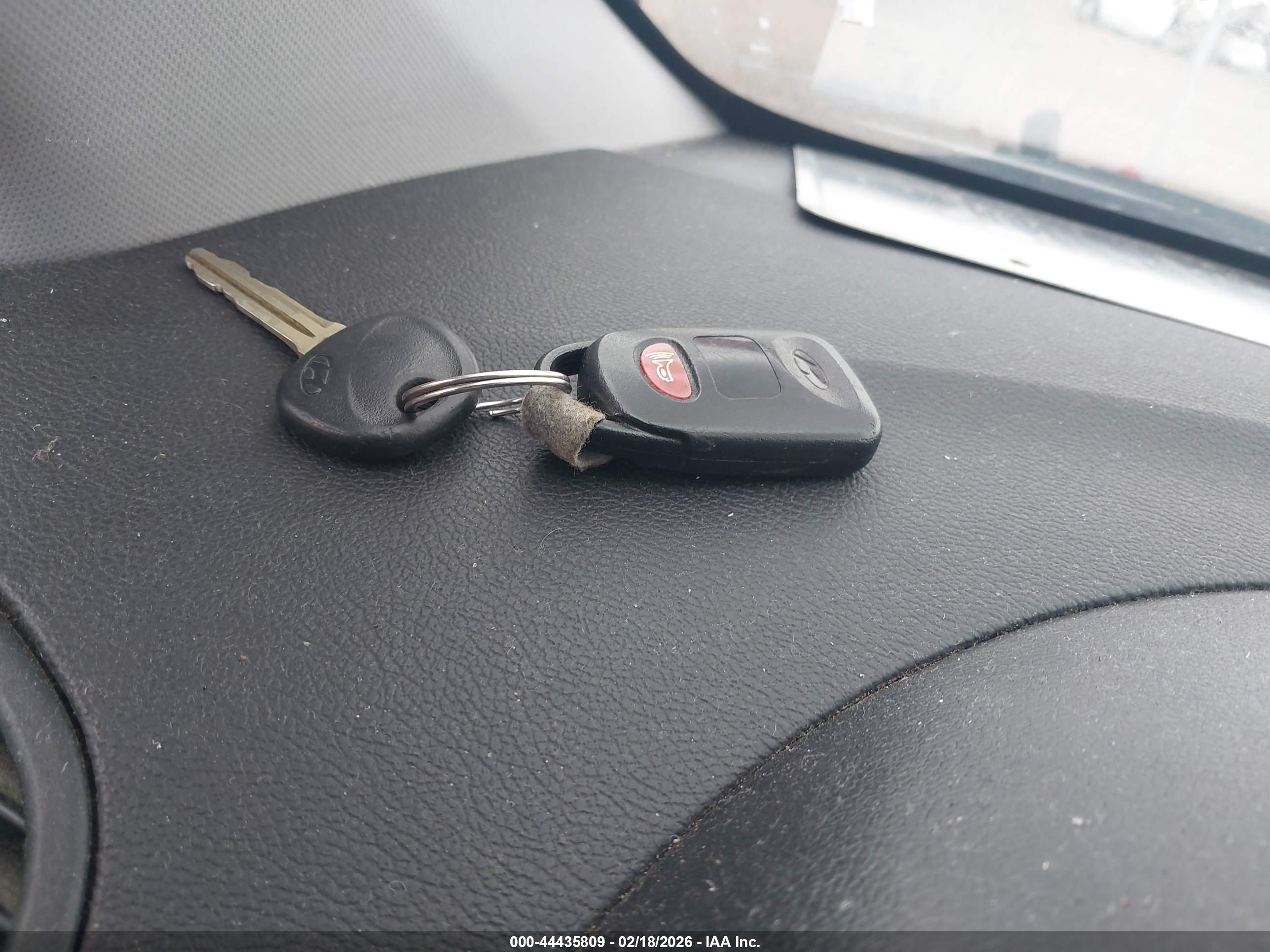 HYUNDAI ELANTRA image 11