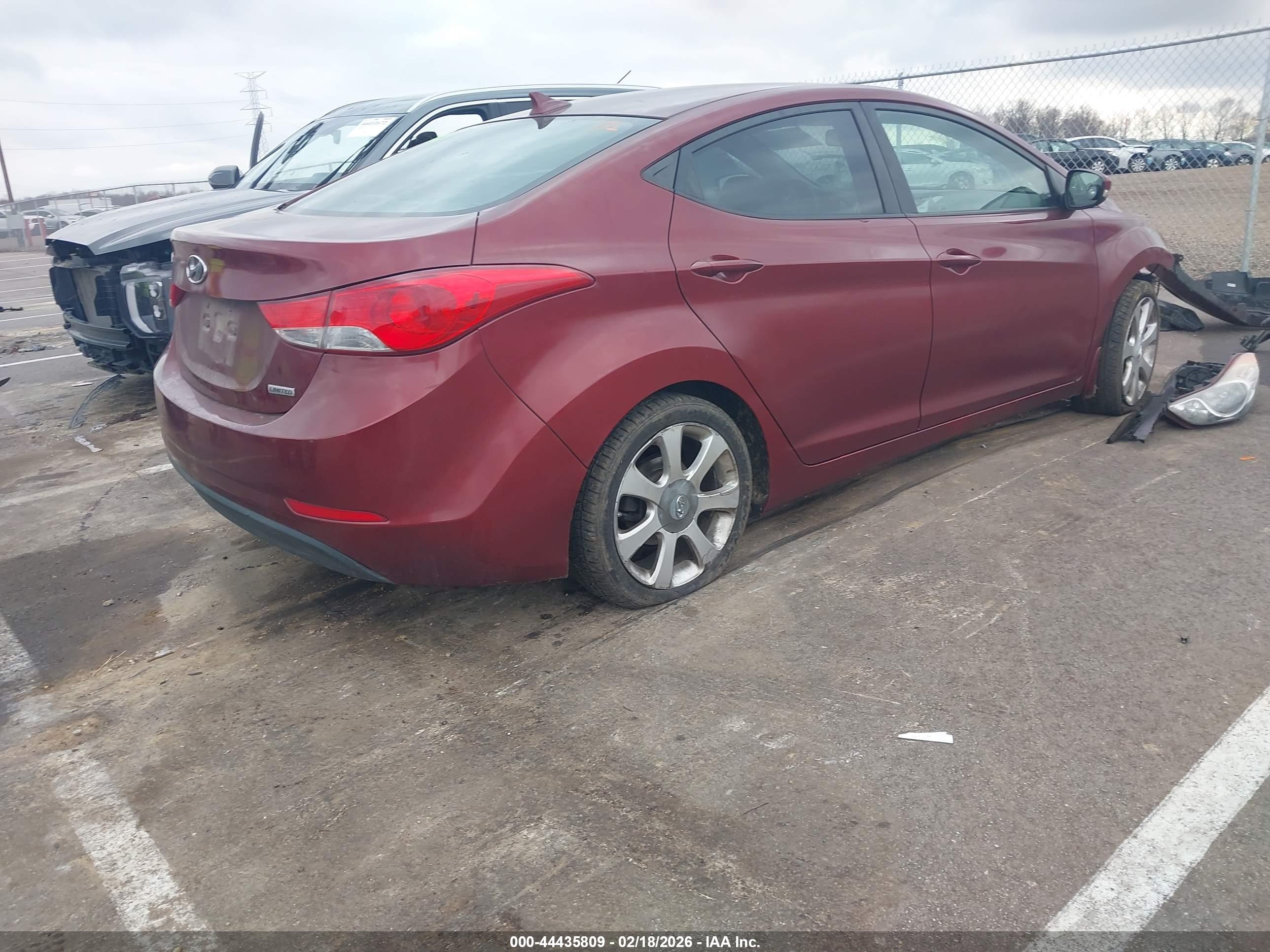 HYUNDAI ELANTRA image 4