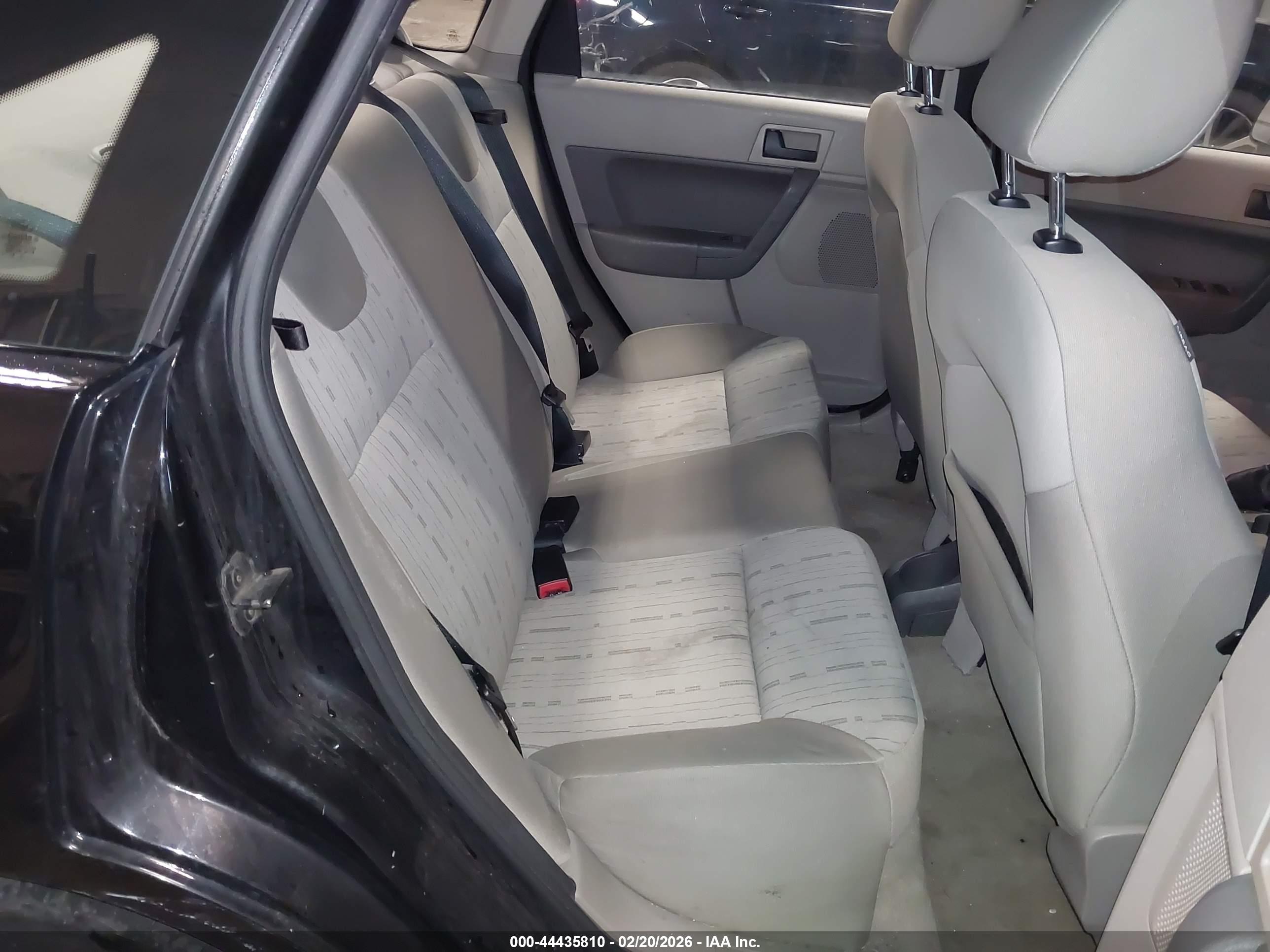 FORD FOCUS image 8