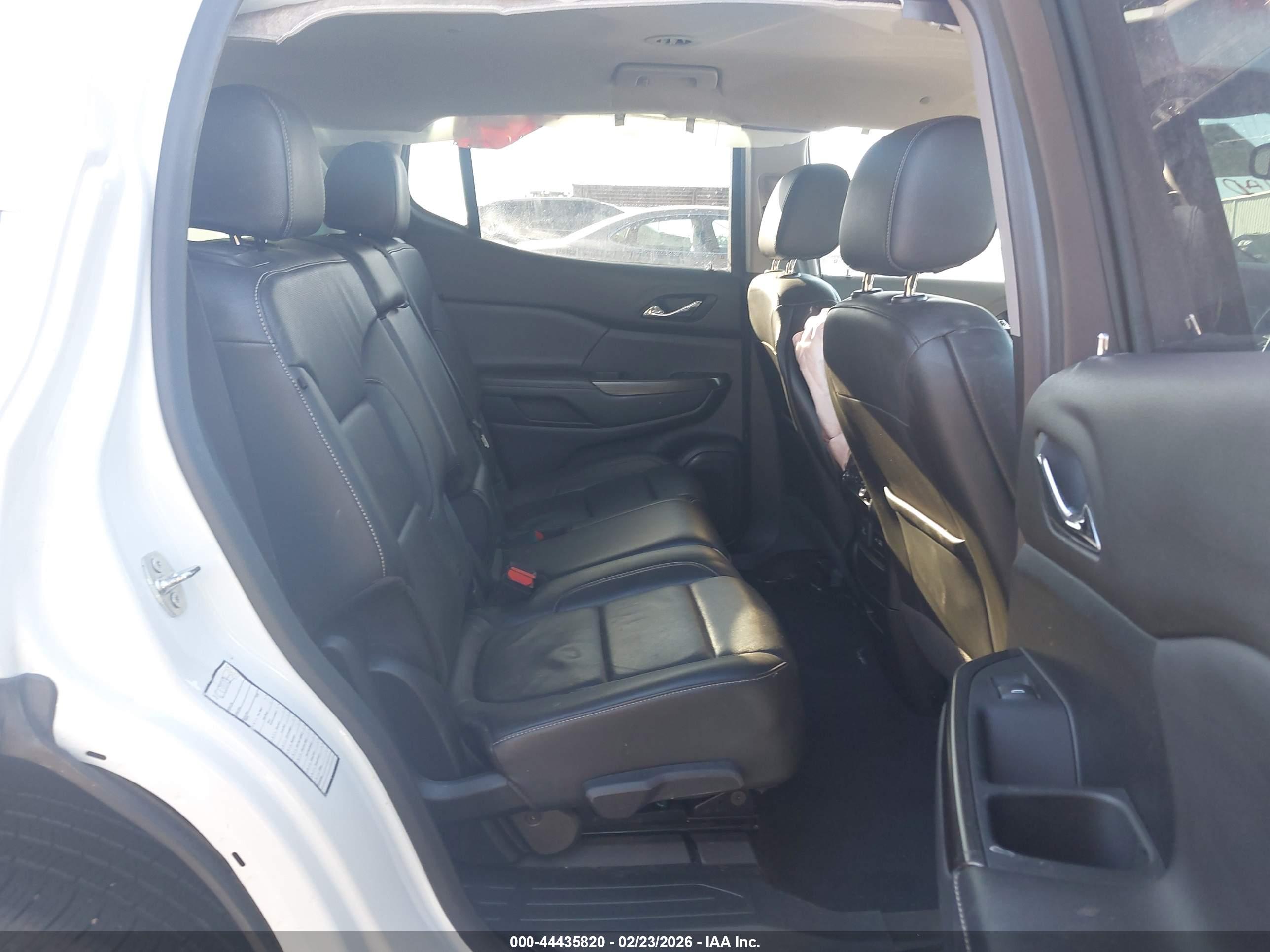 GMC ACADIA image 8