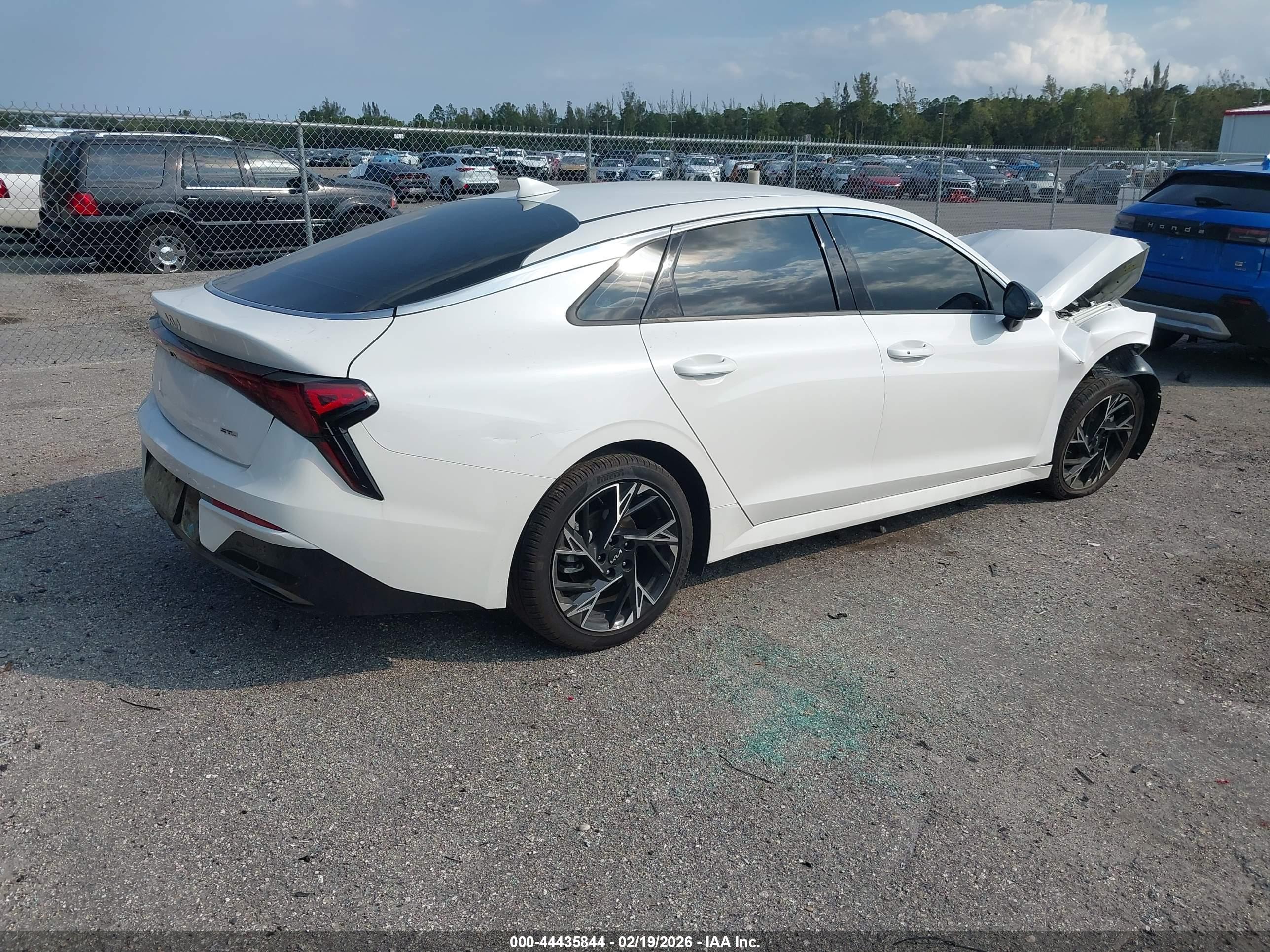 KIA K5 image 4