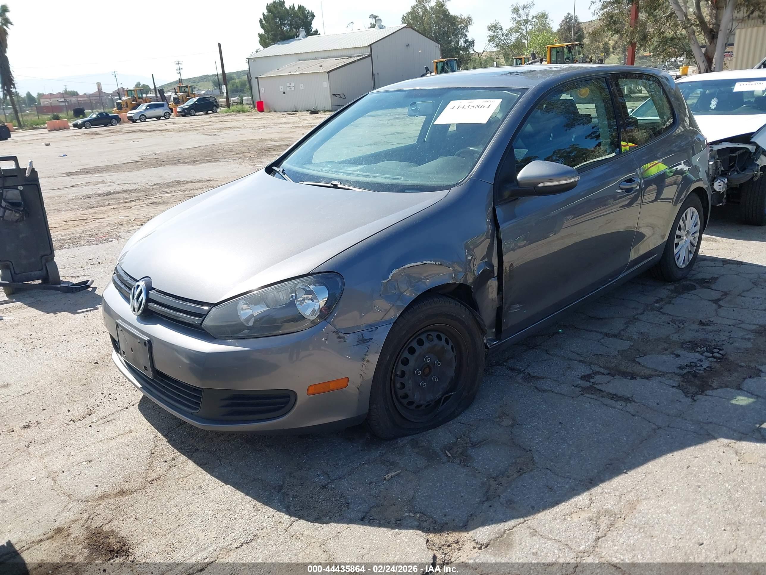 VOLKSWAGEN GOLF image 2