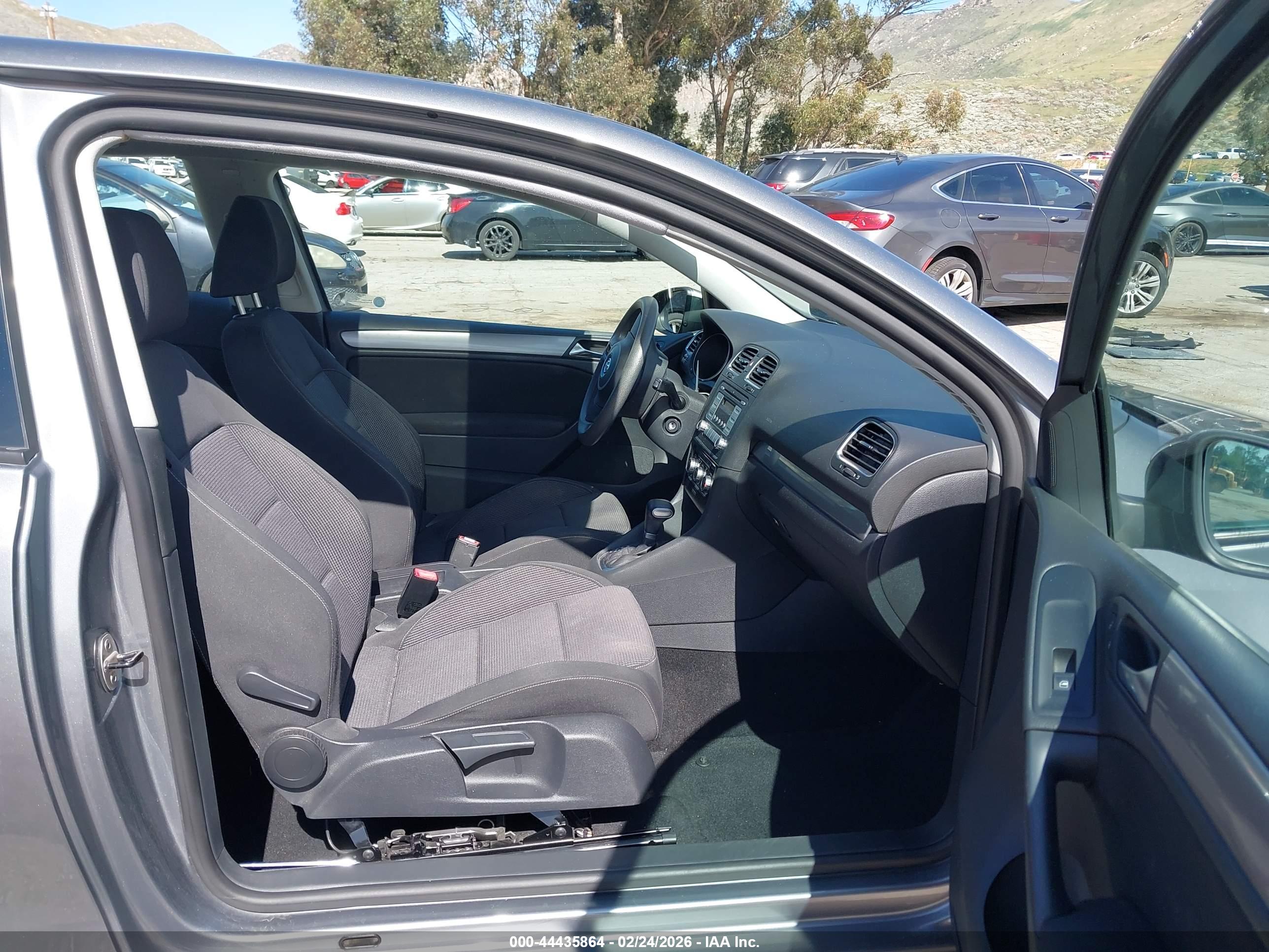 VOLKSWAGEN GOLF image 5