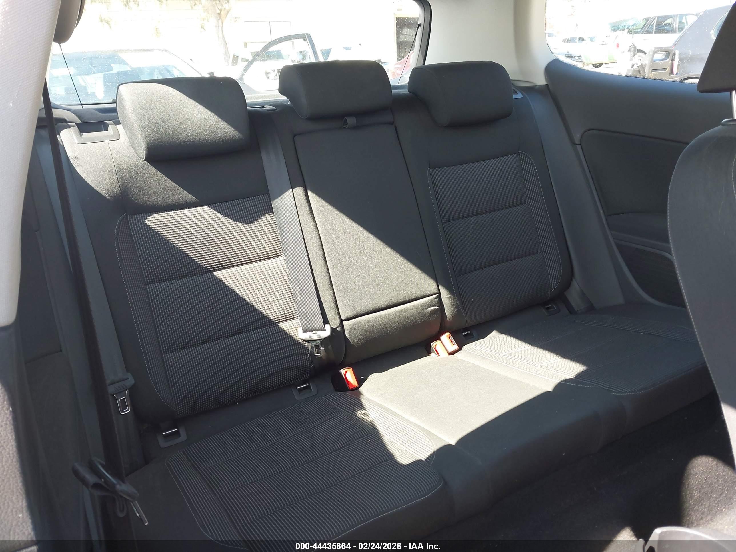 VOLKSWAGEN GOLF image 8