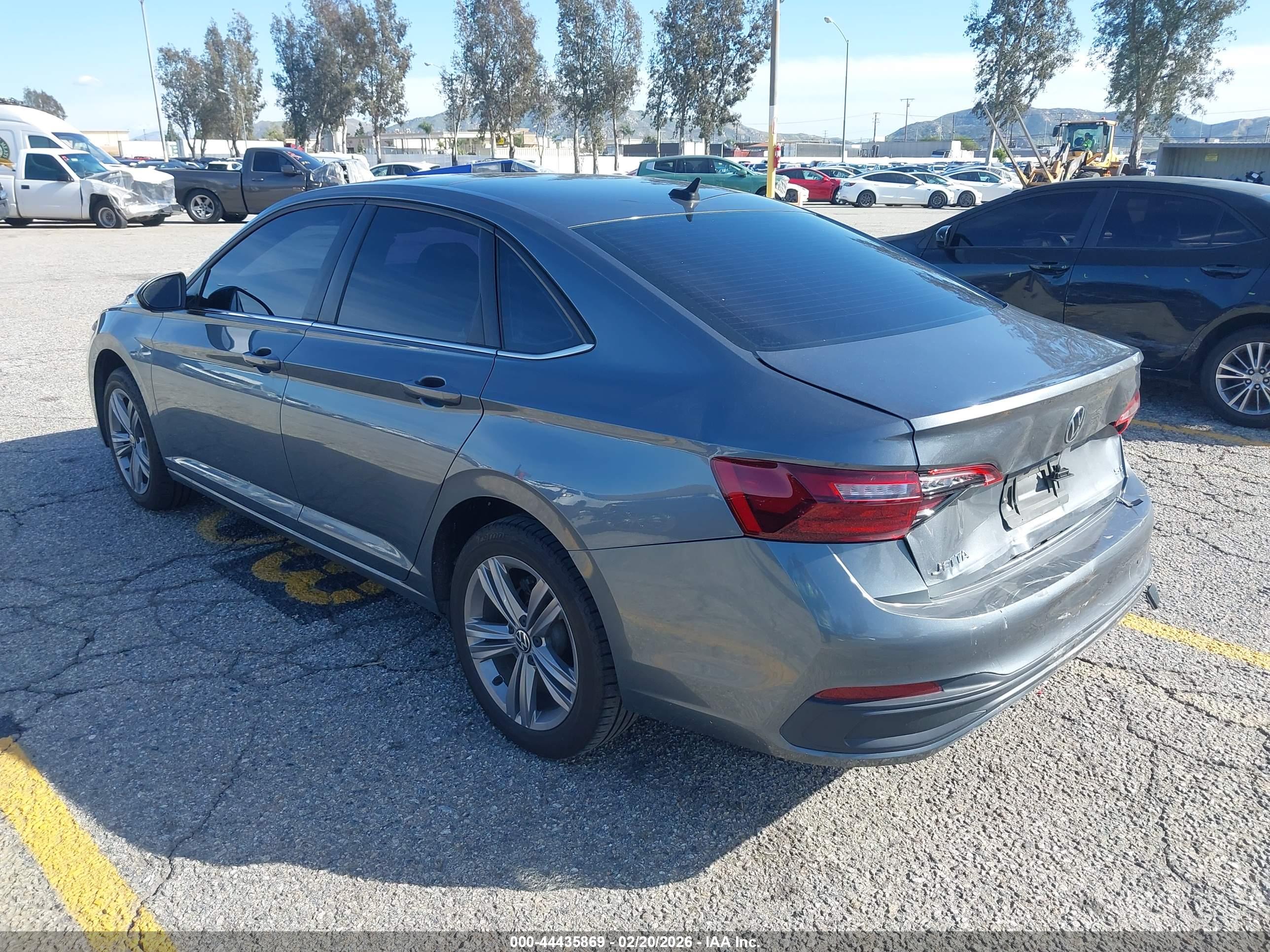 VOLKSWAGEN JETTA image 3