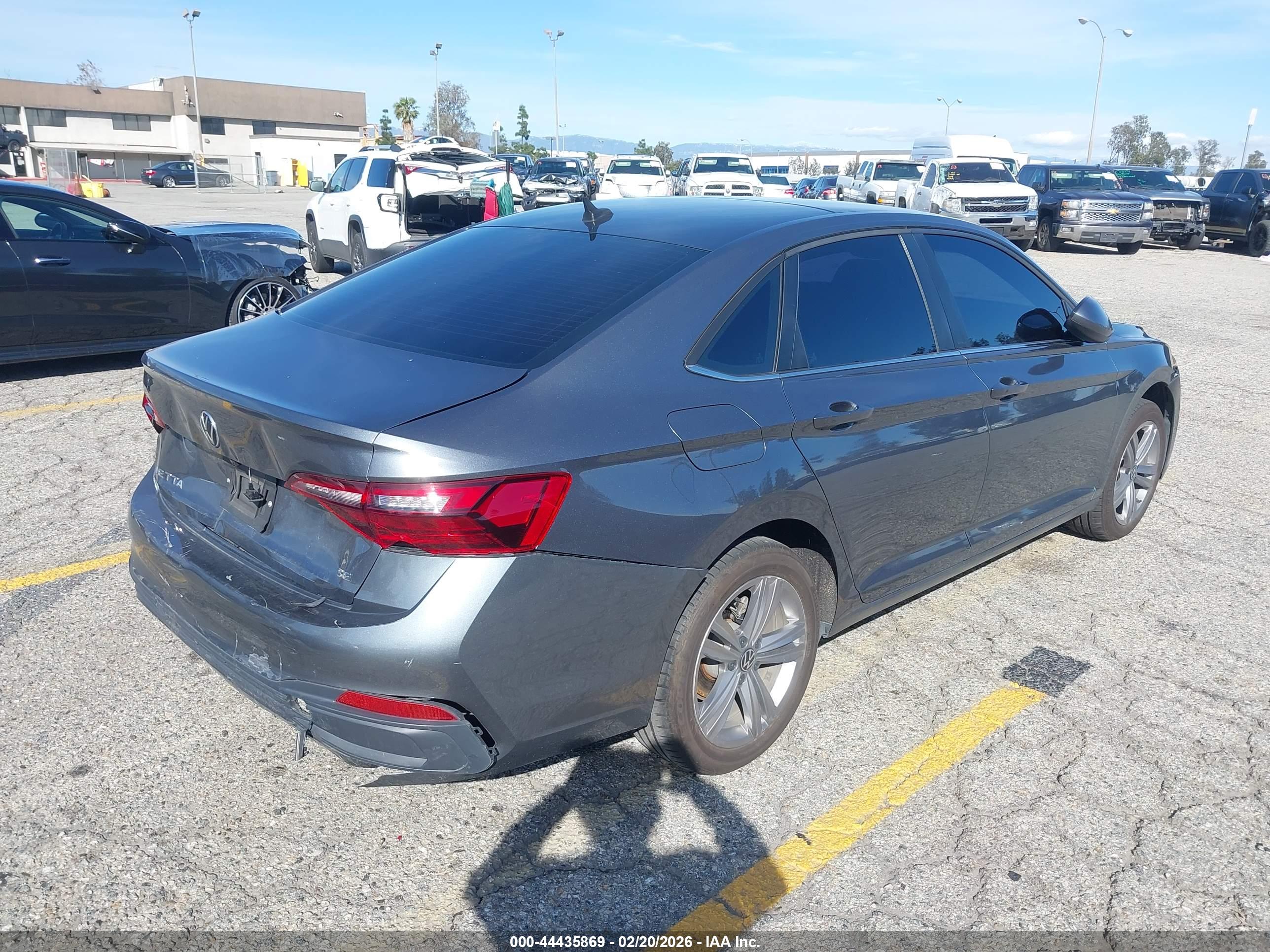 VOLKSWAGEN JETTA image 4