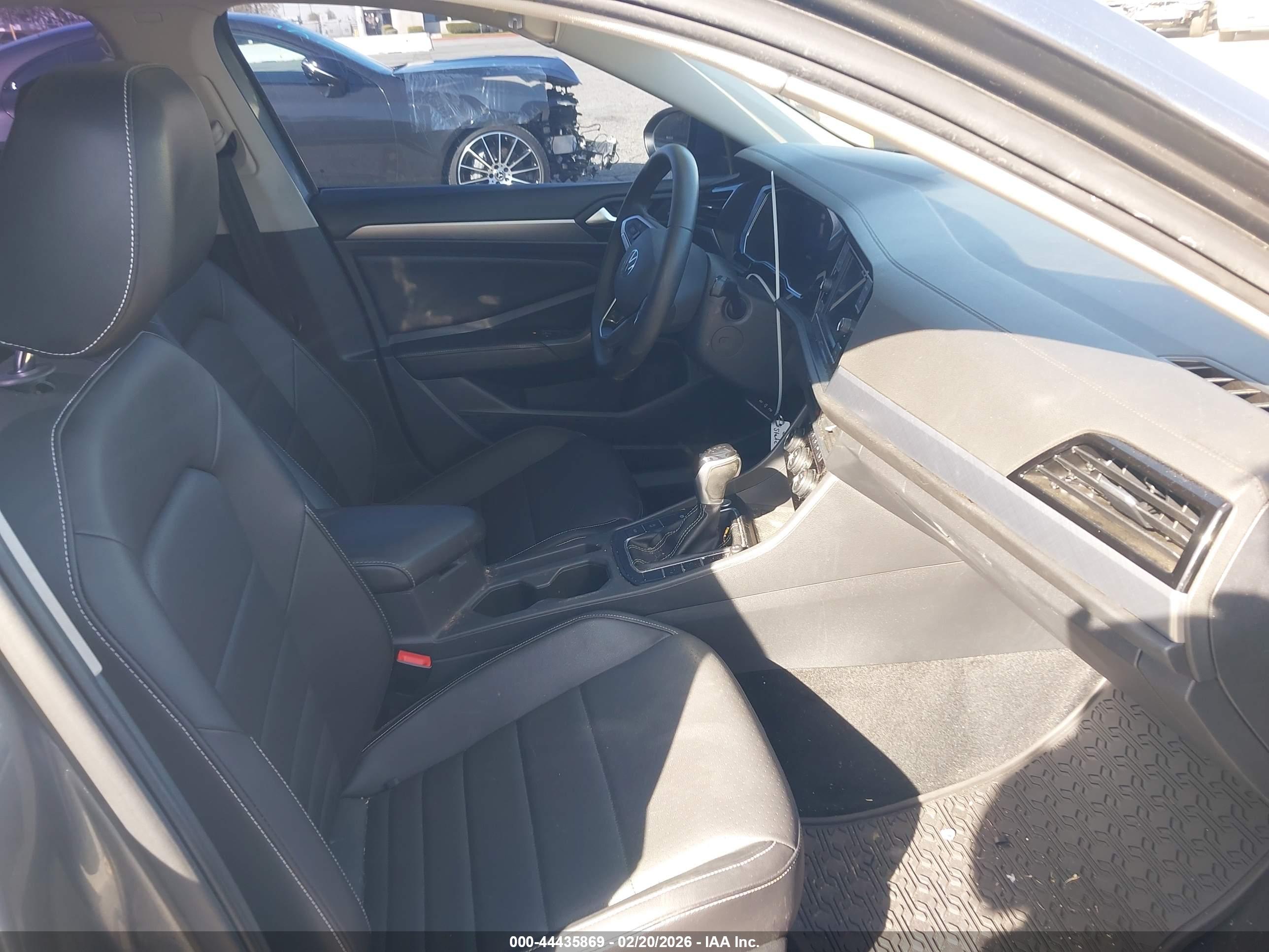 VOLKSWAGEN JETTA image 5