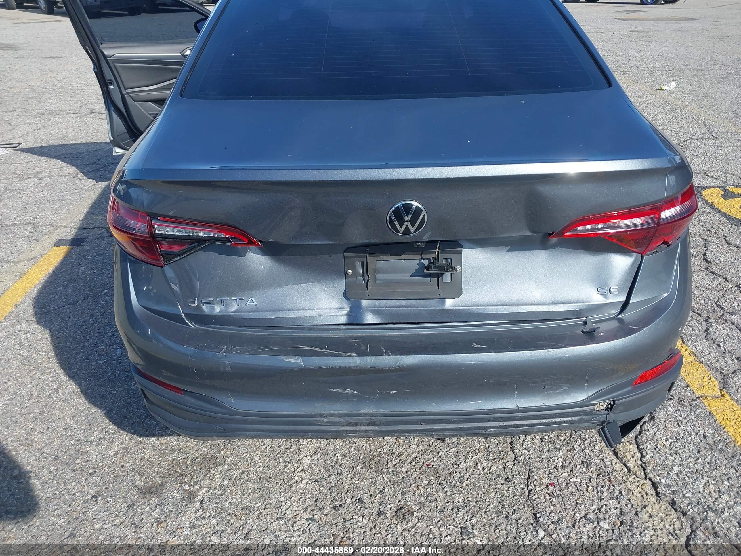 VOLKSWAGEN JETTA image 6