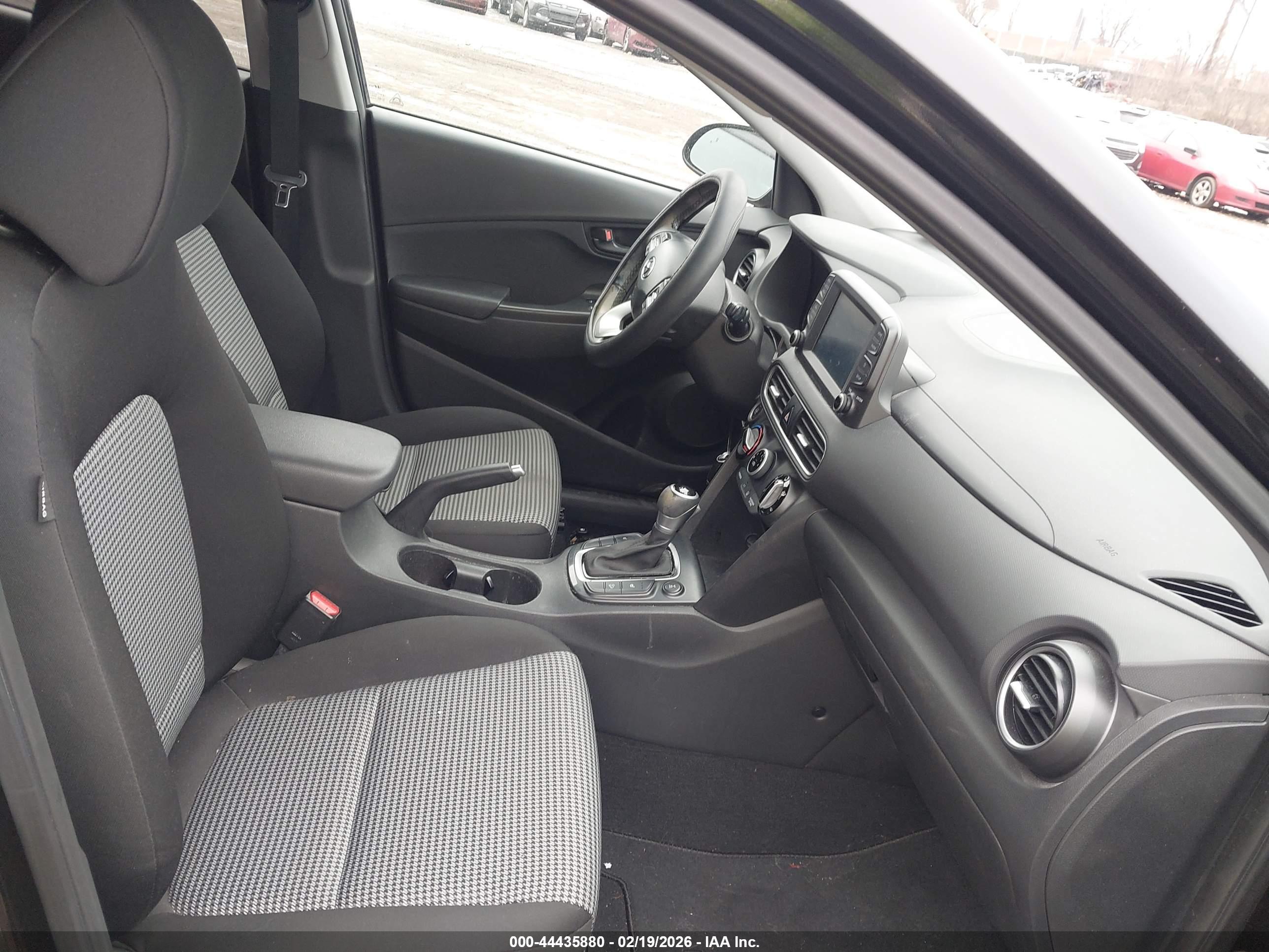 HYUNDAI KONA image 5