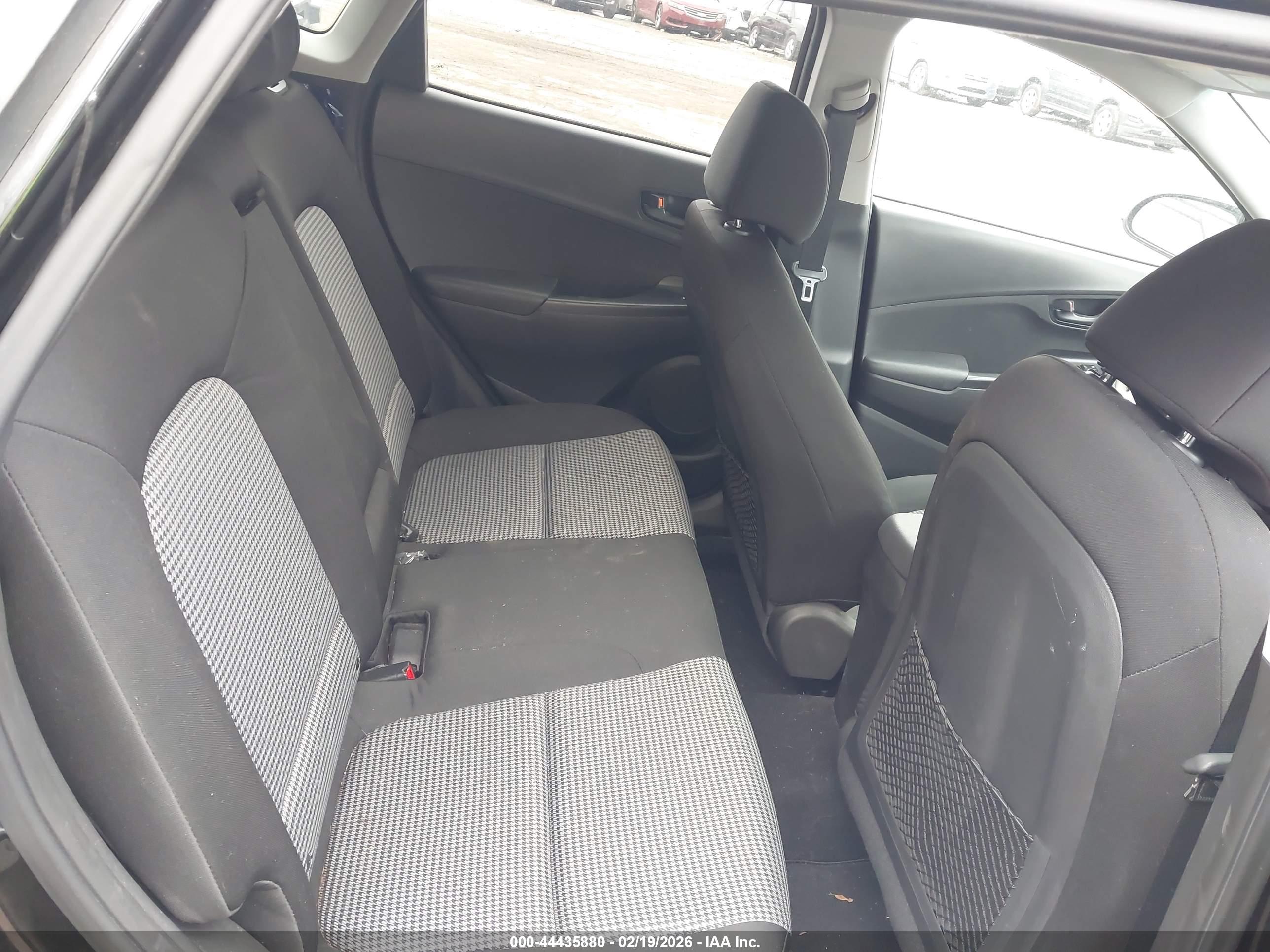 HYUNDAI KONA image 8