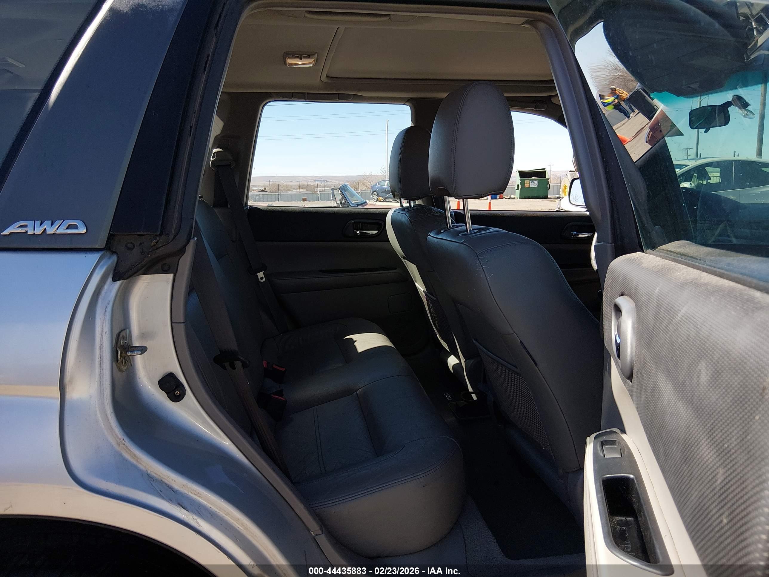 SUBARU FORESTER image 8