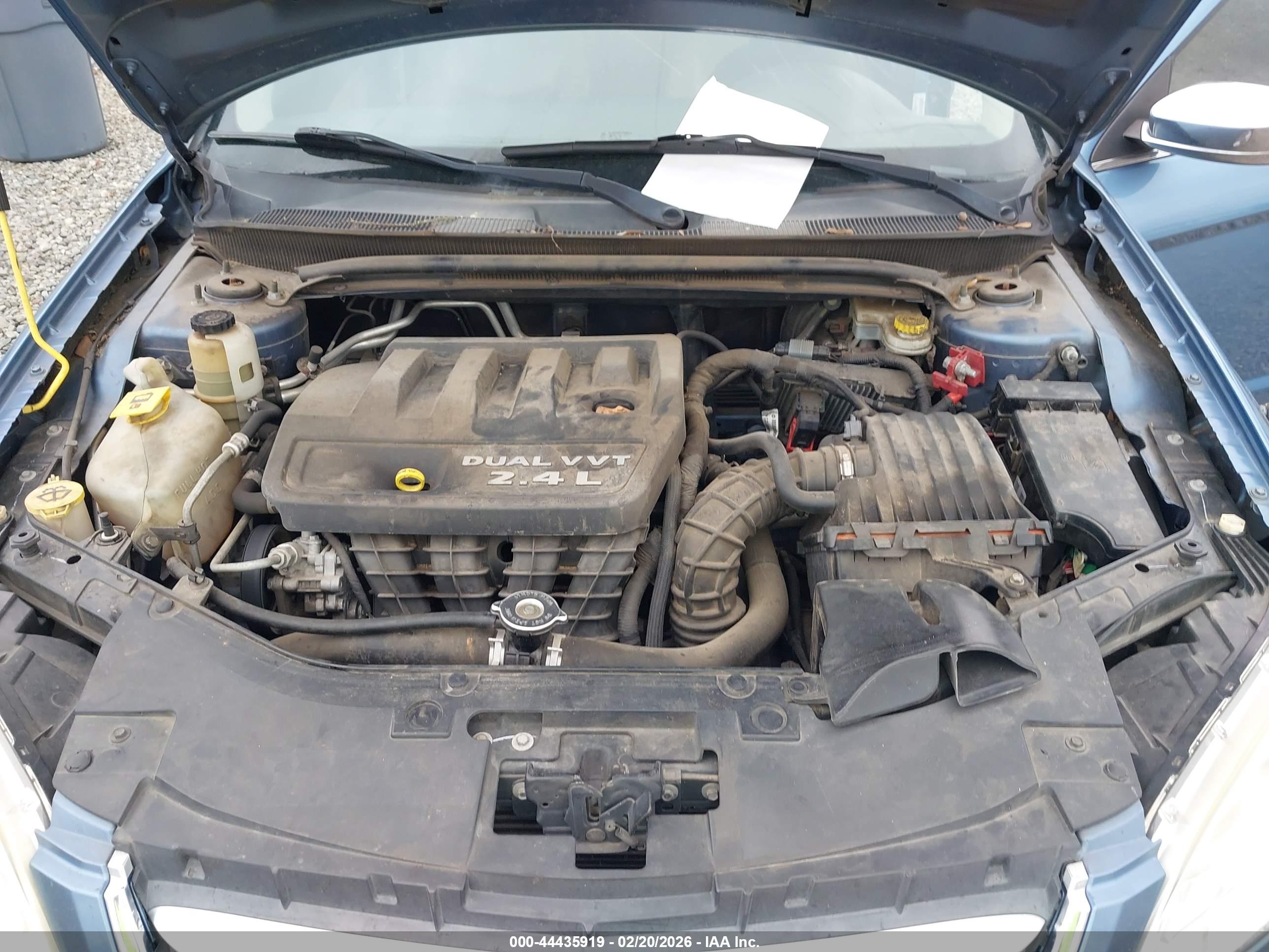 CHRYSLER 200 image 10