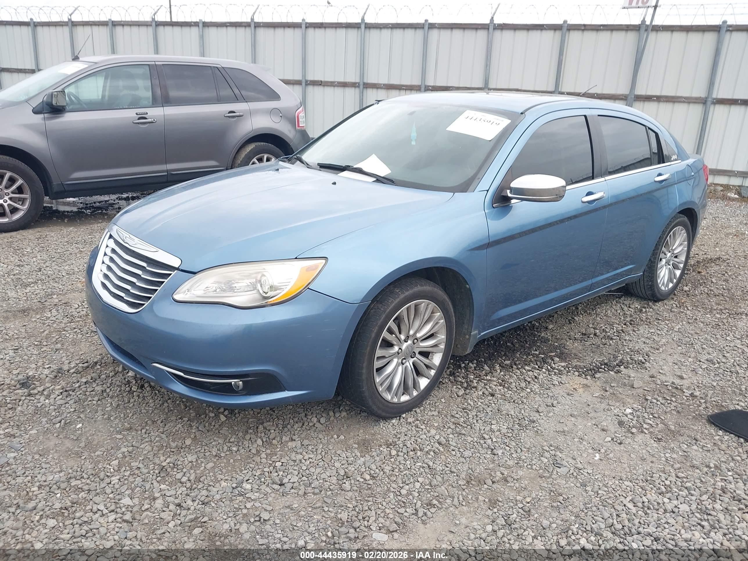 CHRYSLER 200 image 2