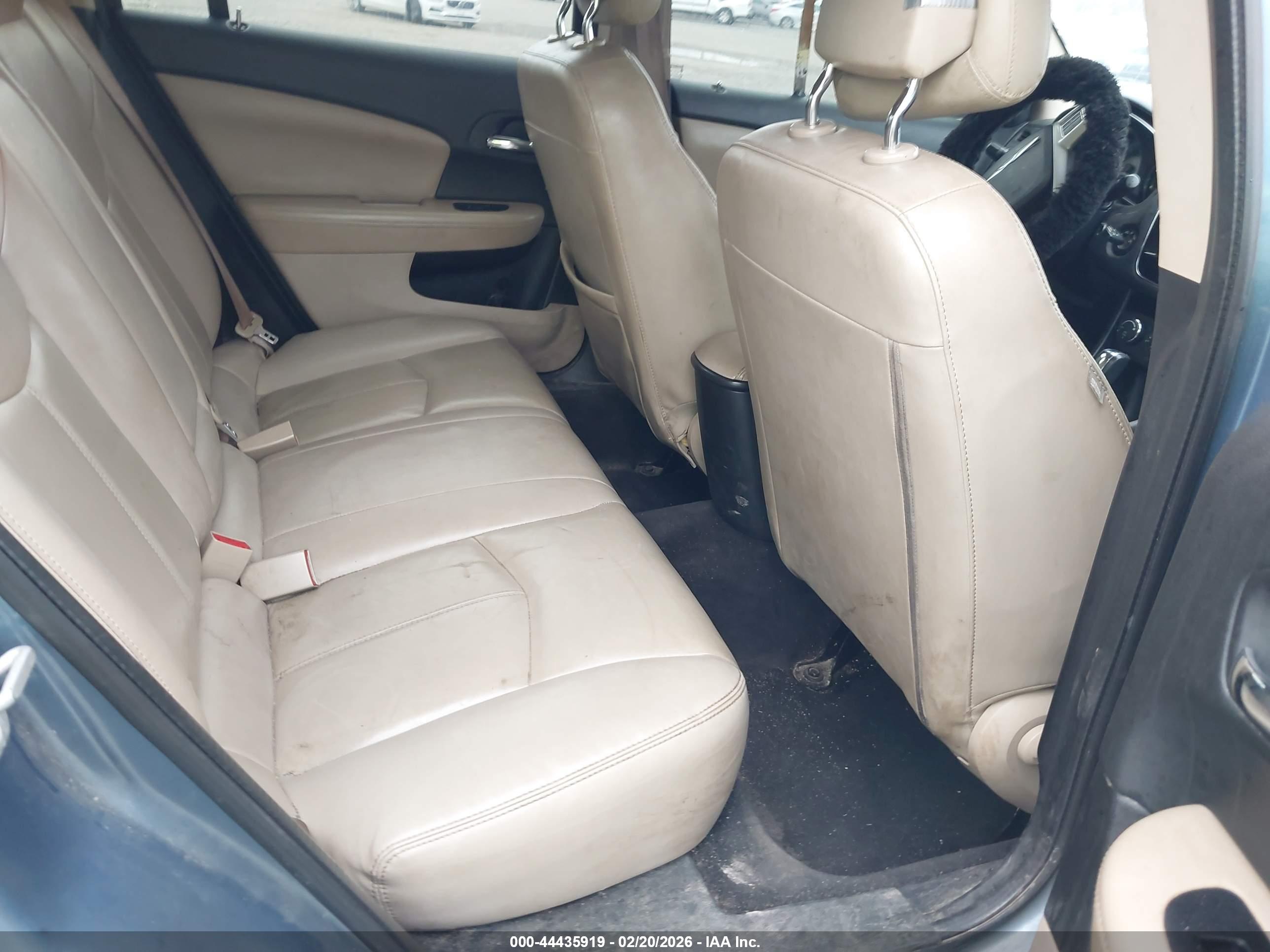 CHRYSLER 200 image 8