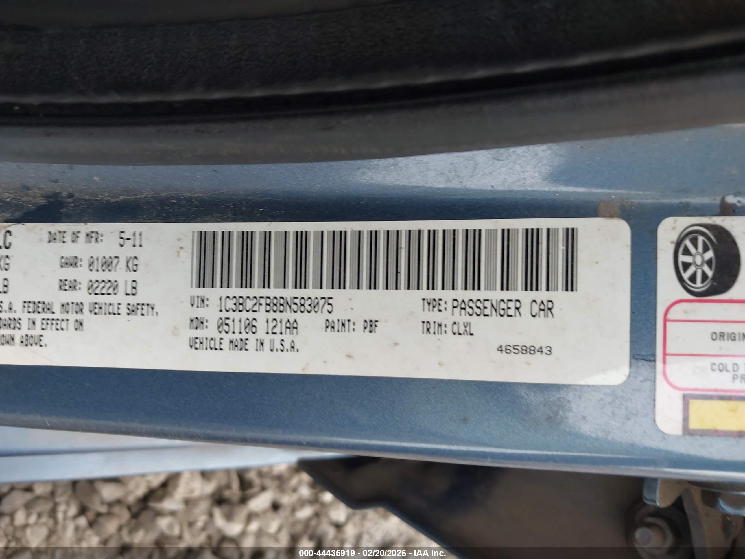 CHRYSLER 200 image 9