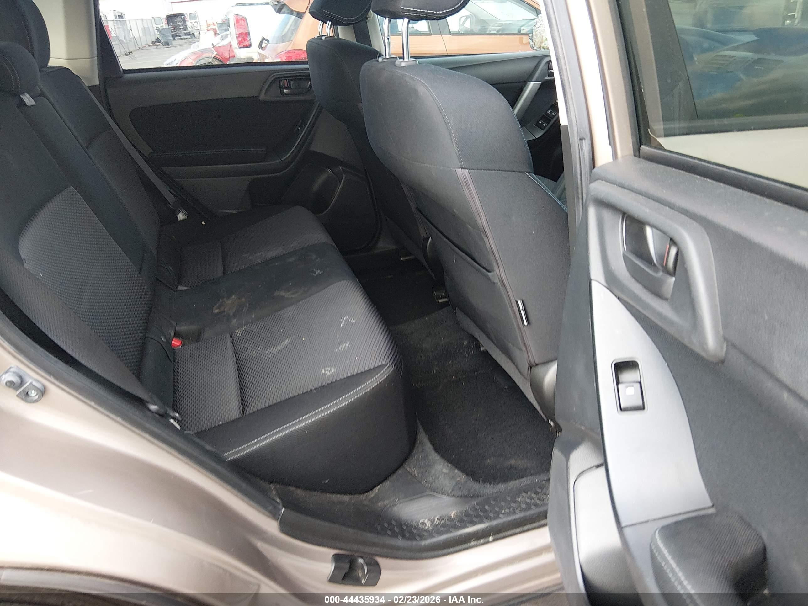 SUBARU FORESTER image 8