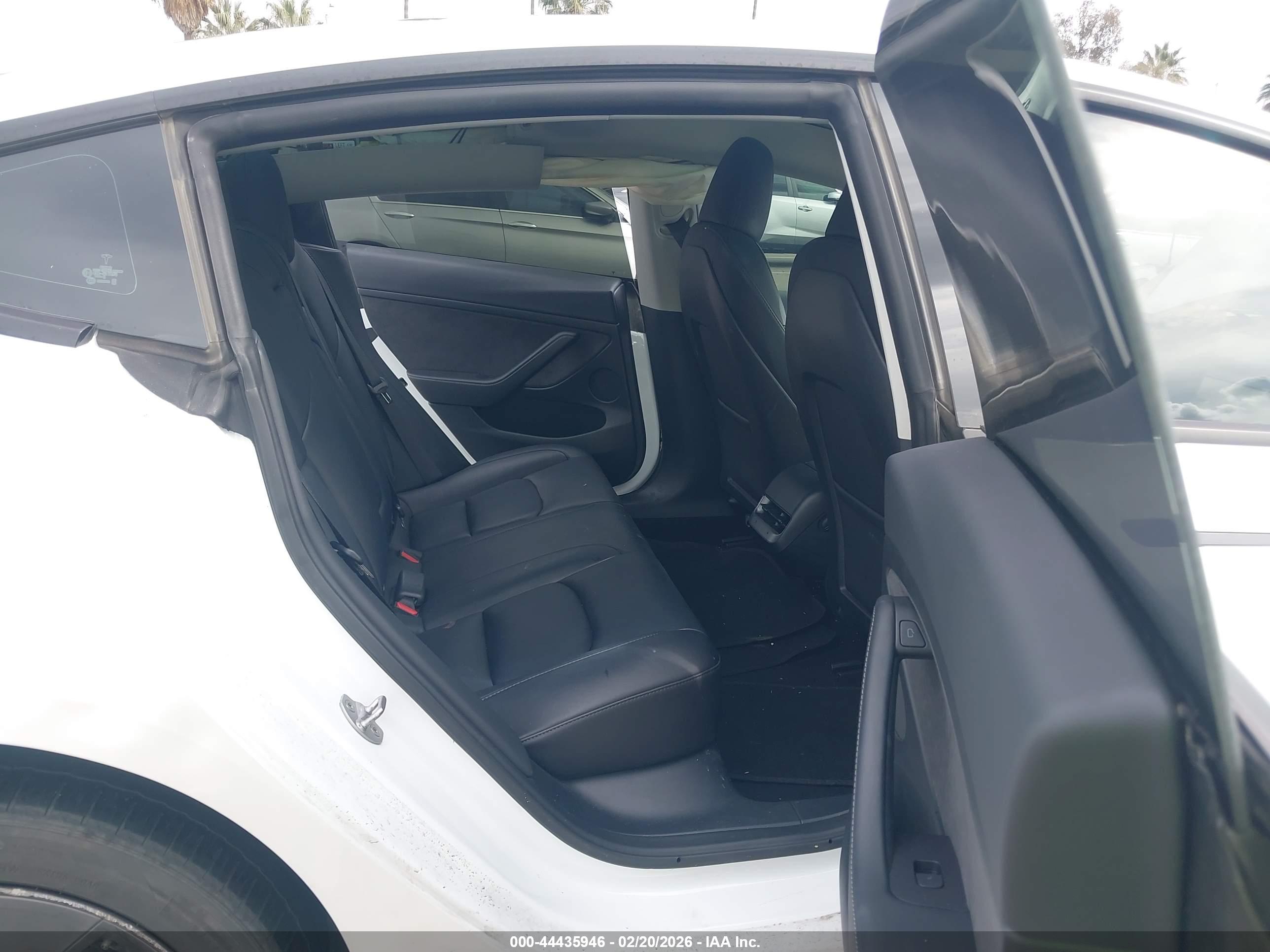 TESLA MODEL image 8