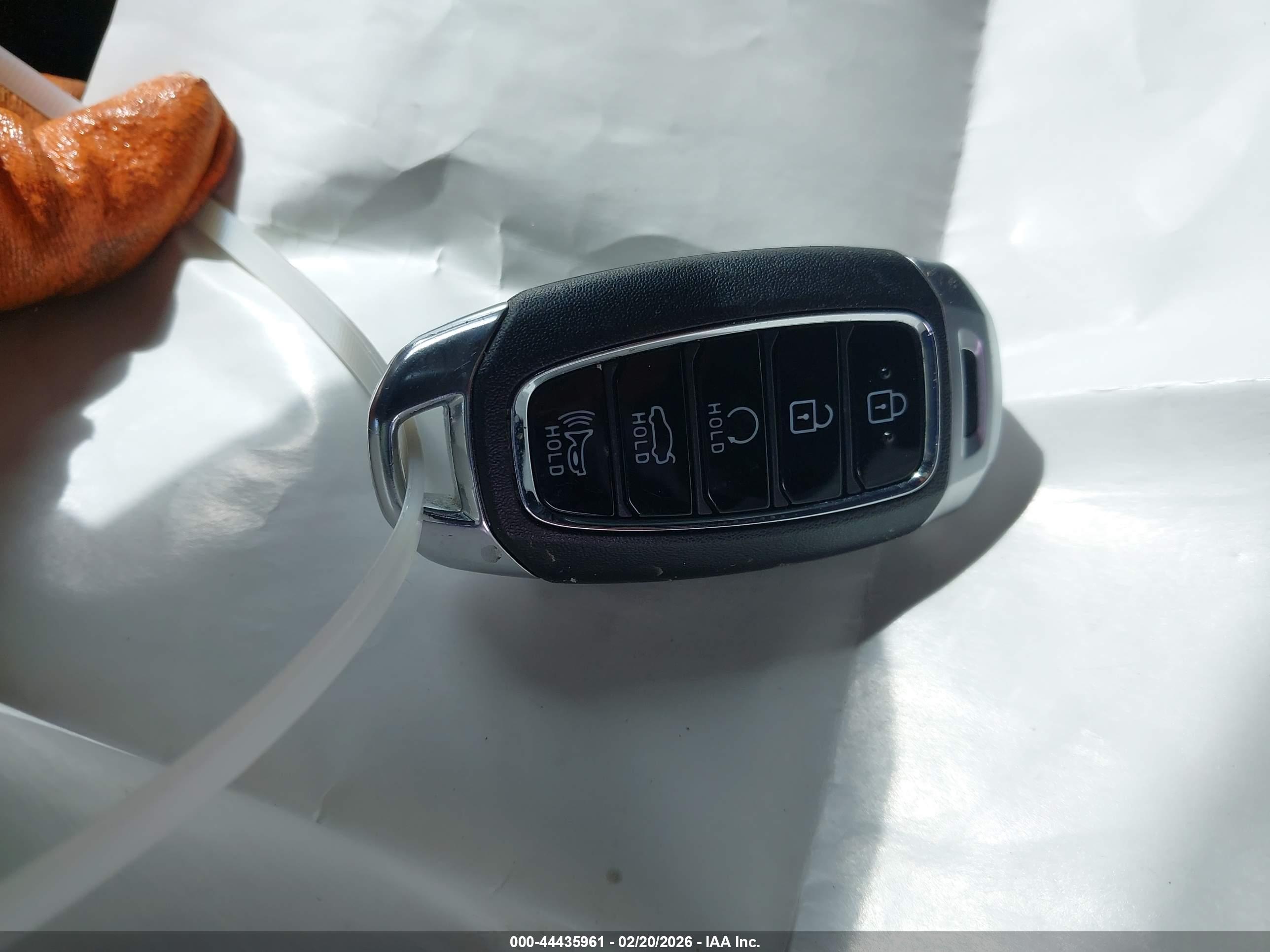 HYUNDAI ELANTRA image 11