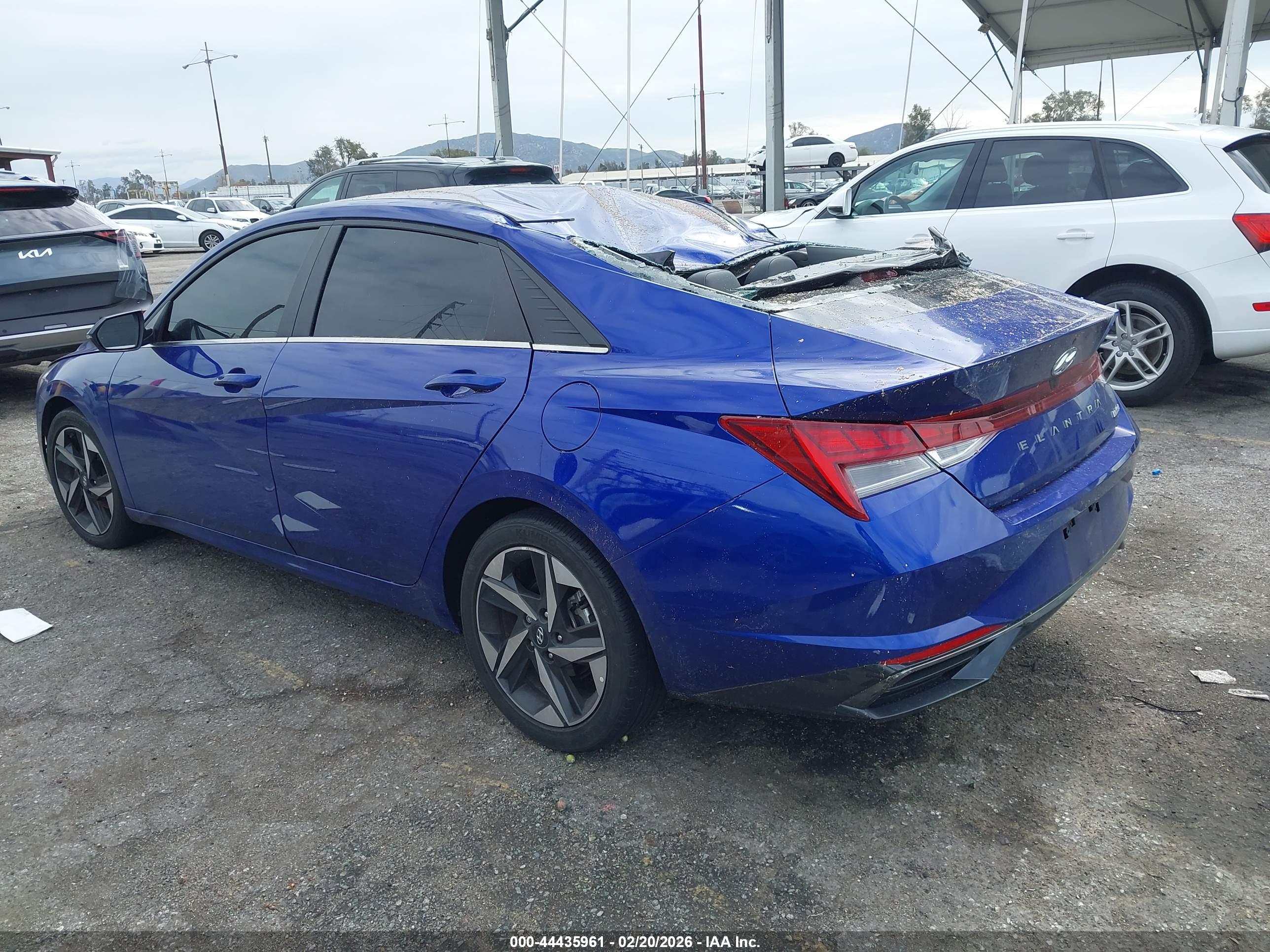 HYUNDAI ELANTRA image 3