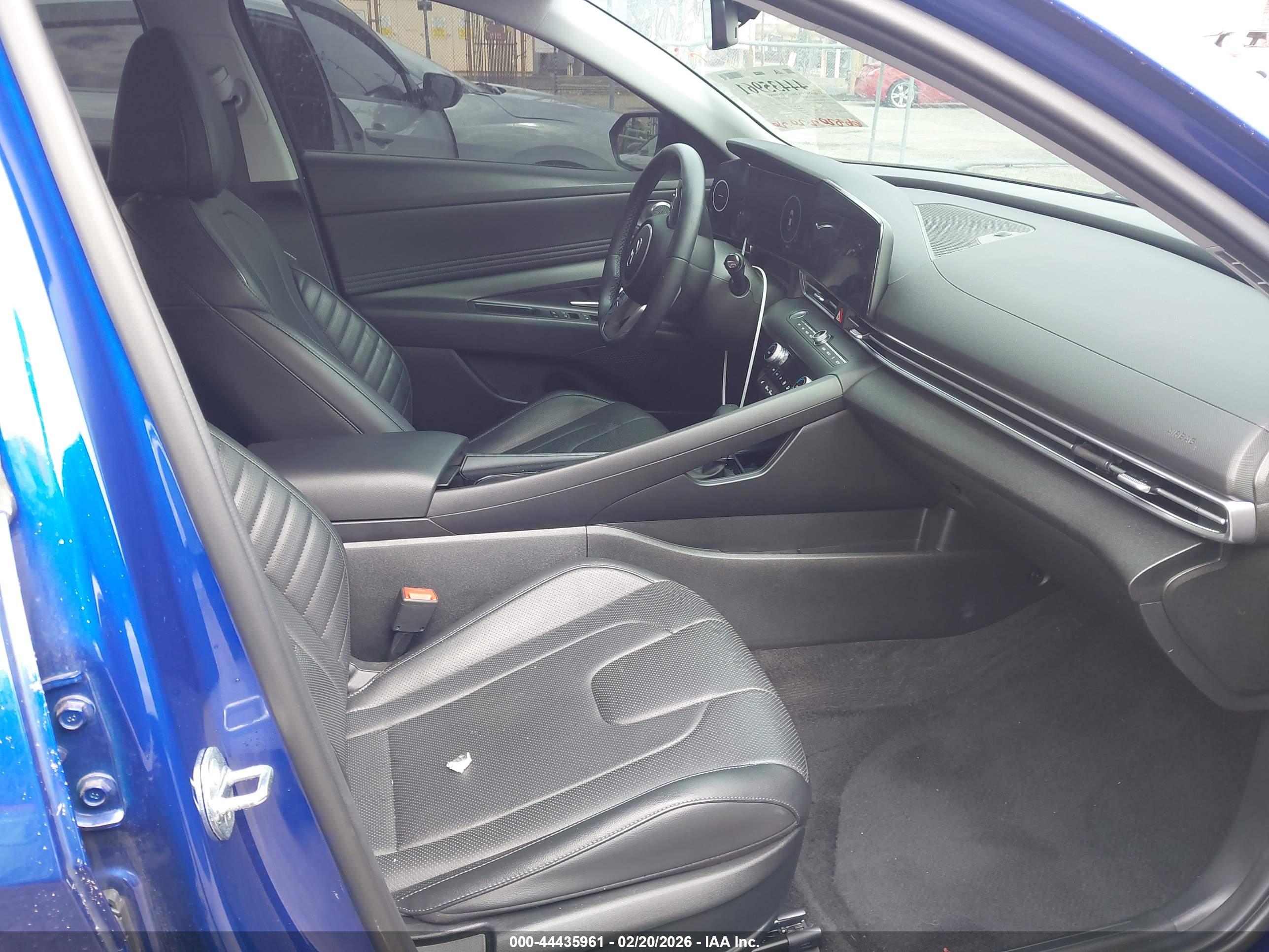 HYUNDAI ELANTRA image 5