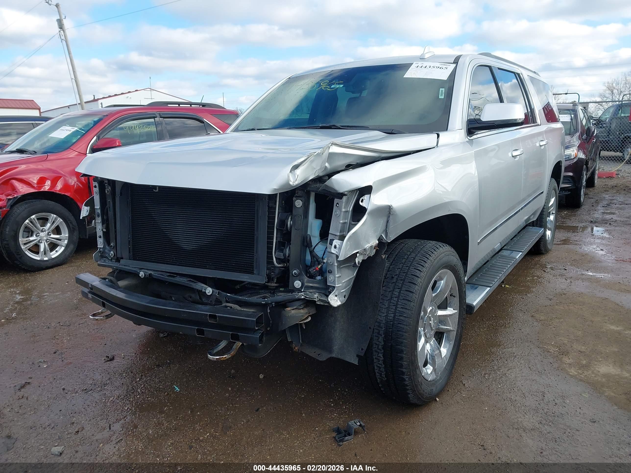 CHEVROLET SUBURBAN image 2