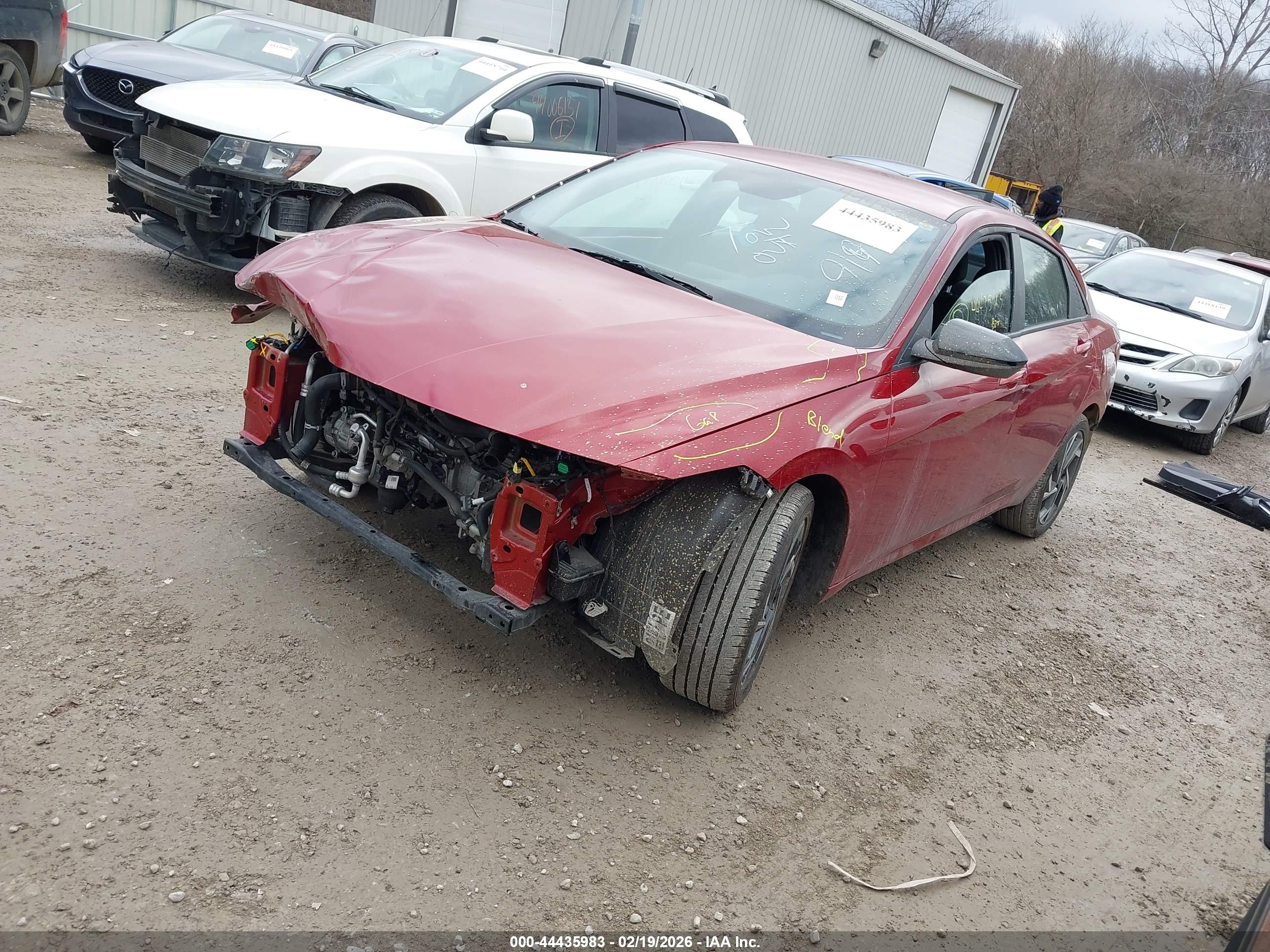 HYUNDAI ELANTRA image 2